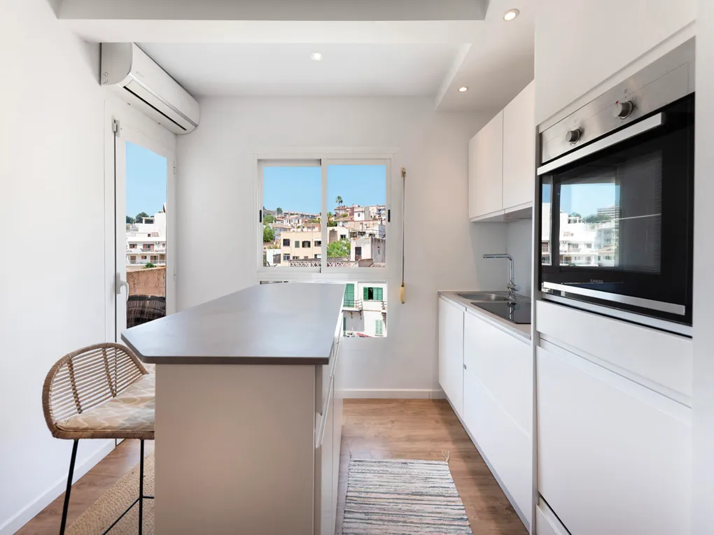 Renovated Penthouse with Private Terraces and Sea Views-3