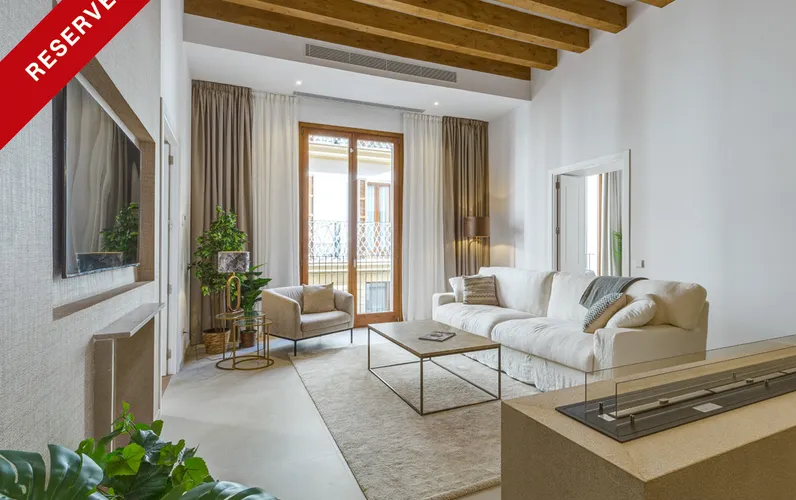 Classy, newly built house with roof terrace, lift & parking