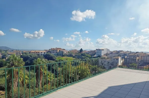 Progetto di ristrutturazione con molto potenziale - Incantevole casa a schiera con ampio terreno, piscina e vista sul mare a Campanet-5