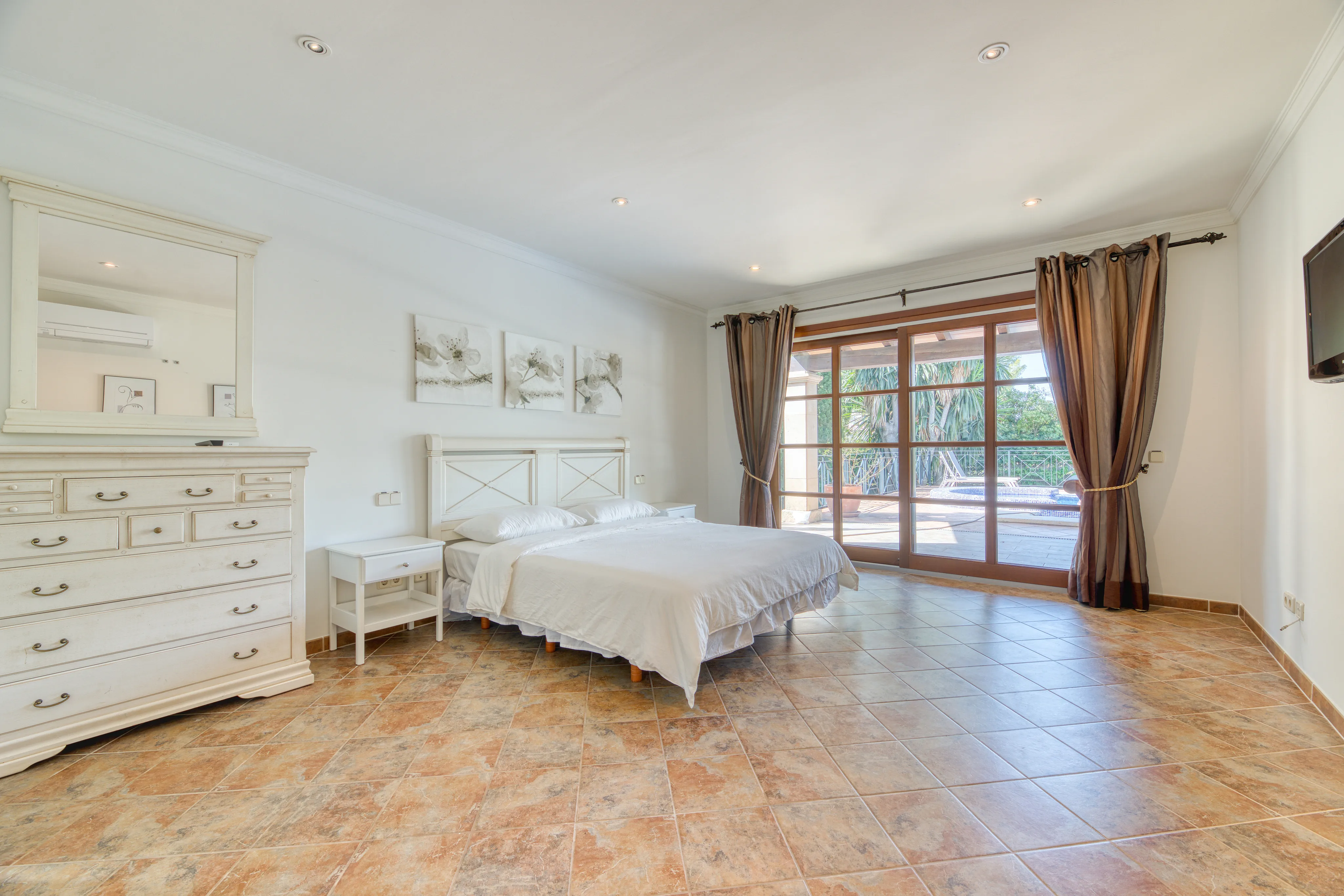 Vila mediterrània en un oasi privat  en Palmanova-13