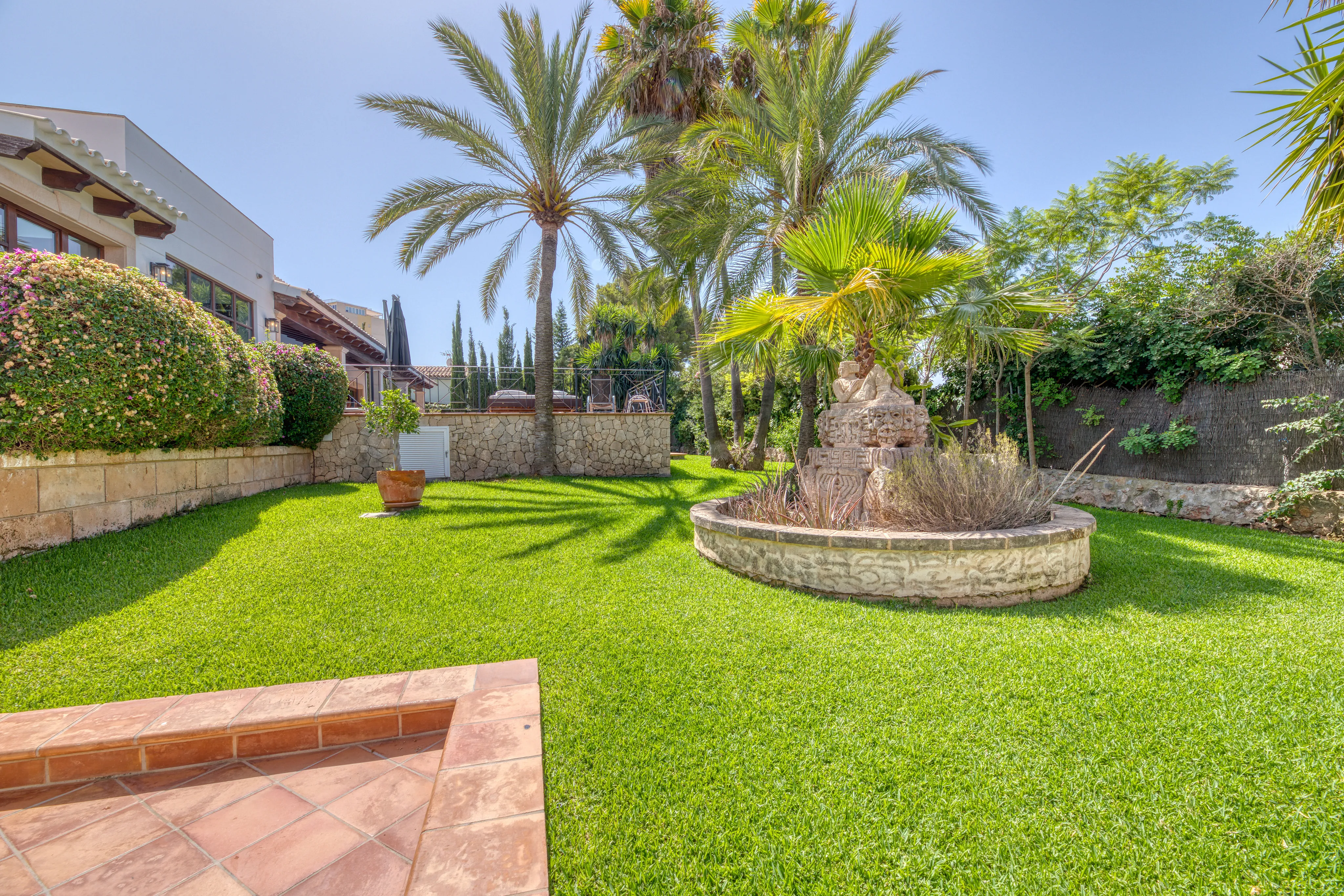 Vila mediterrània en un oasi privat  en Palmanova-23