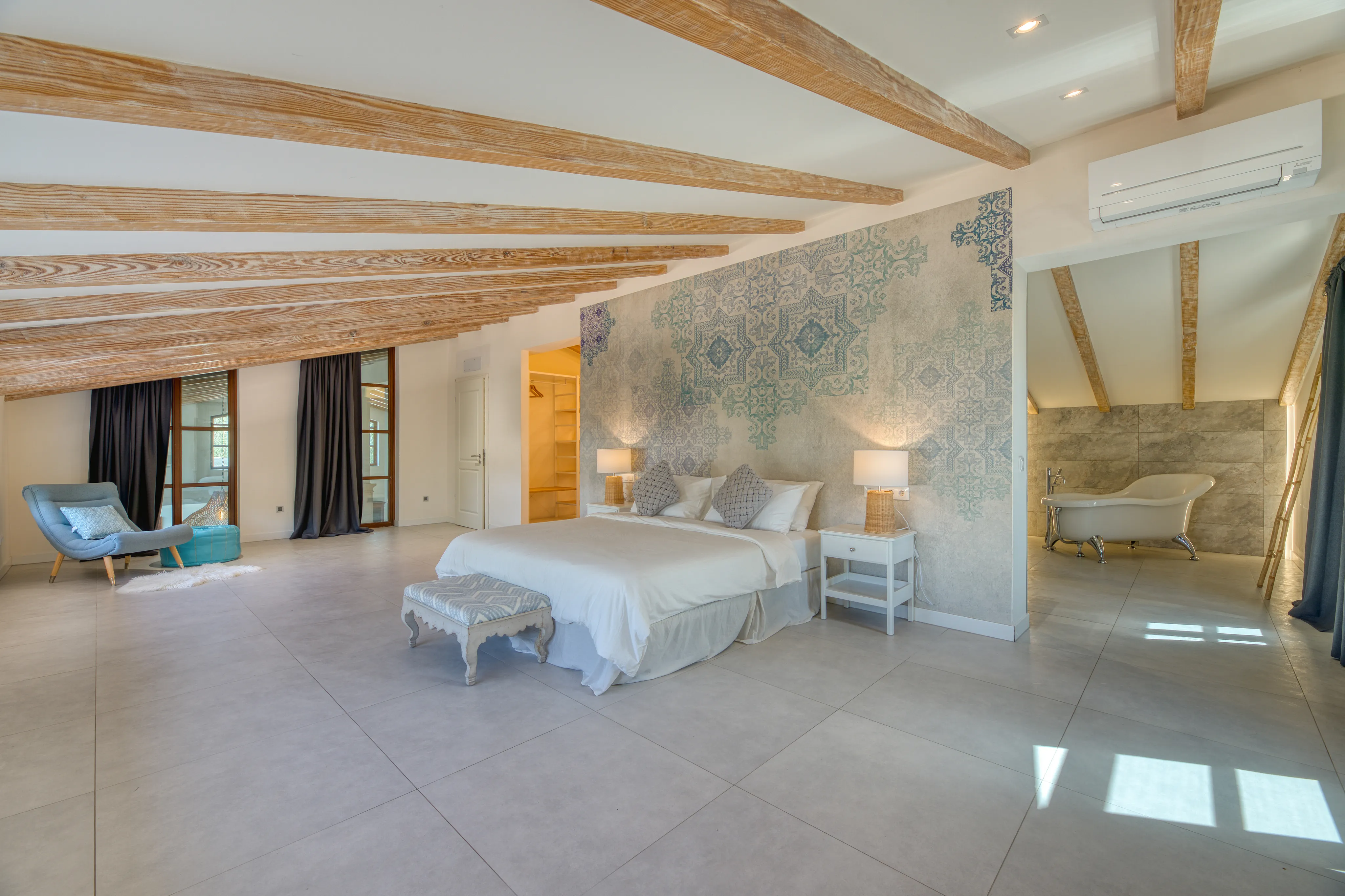 Vila mediterrània en un oasi privat  en Palmanova-11