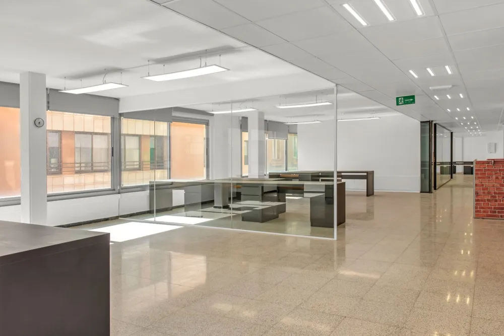 Moderne, lyst kontor med fleksible anvendelsesmuligheder-2