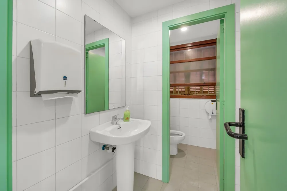 Moderne, lyst kontor med fleksible anvendelsesmuligheder-15