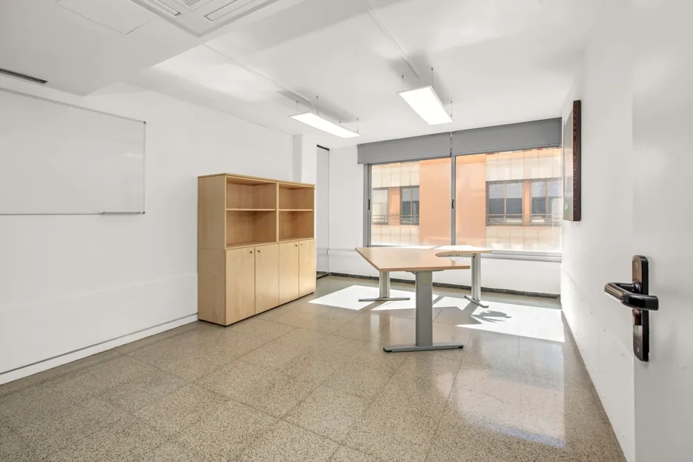 Moderne, lyst kontor med fleksible anvendelsesmuligheder-7