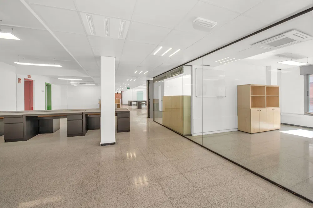 Moderne lichtdurchflutete Bürofläche mit flexiblen Nutzungsmöglichkeiten-8