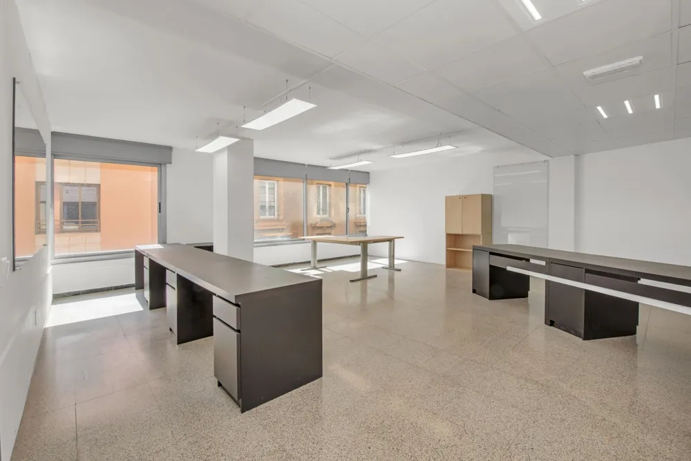 Moderne, lyst kontor med fleksible anvendelsesmuligheder-9