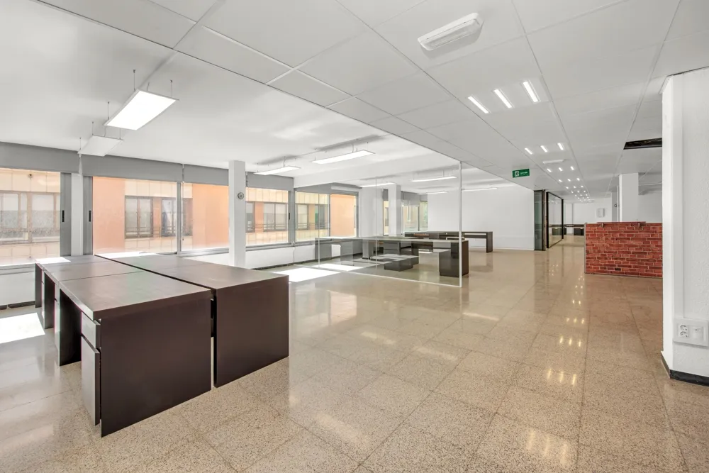 Moderne, lyst kontor med fleksible anvendelsesmuligheder-5