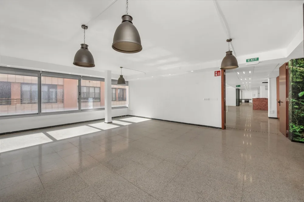 Moderne, lyst kontor med fleksible anvendelsesmuligheder-4