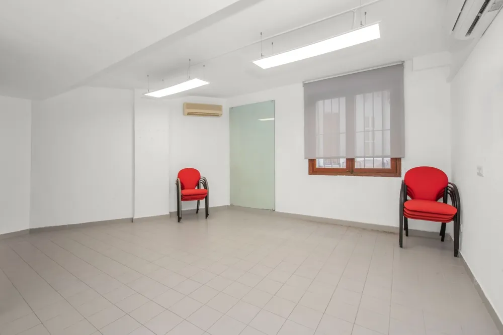 Moderne, lyst kontor med fleksible anvendelsesmuligheder-12