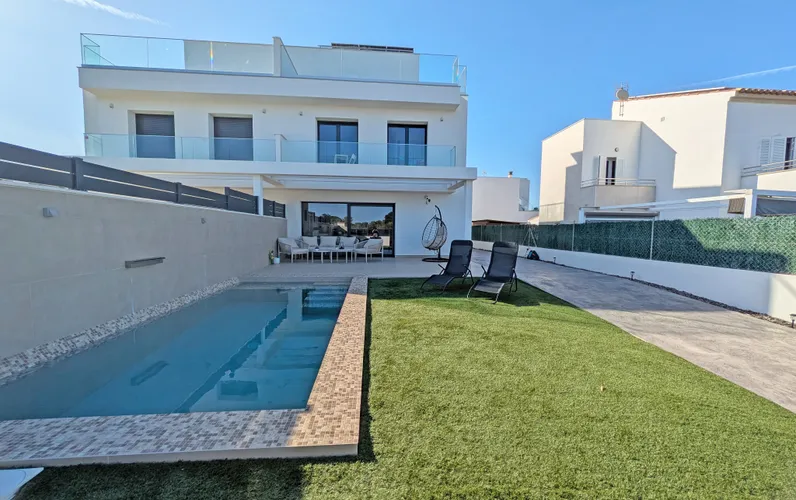 Pareado de nueva construcción en Las Palmeras