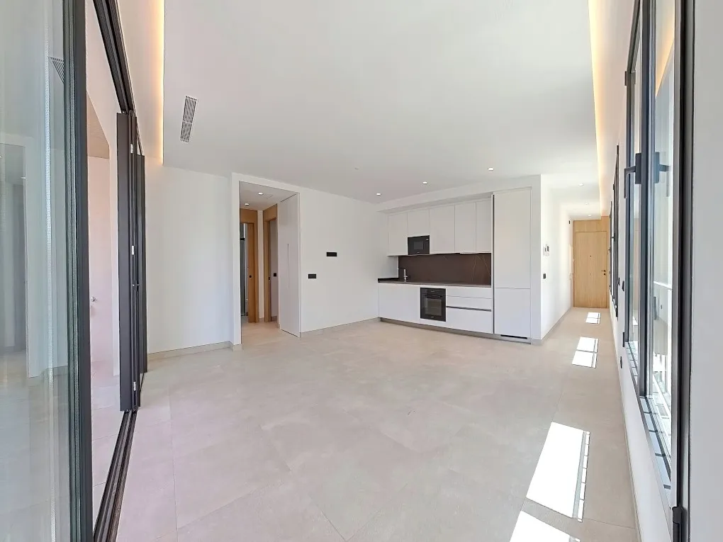 Ljus nybyggd lägenhet i bra läge-1