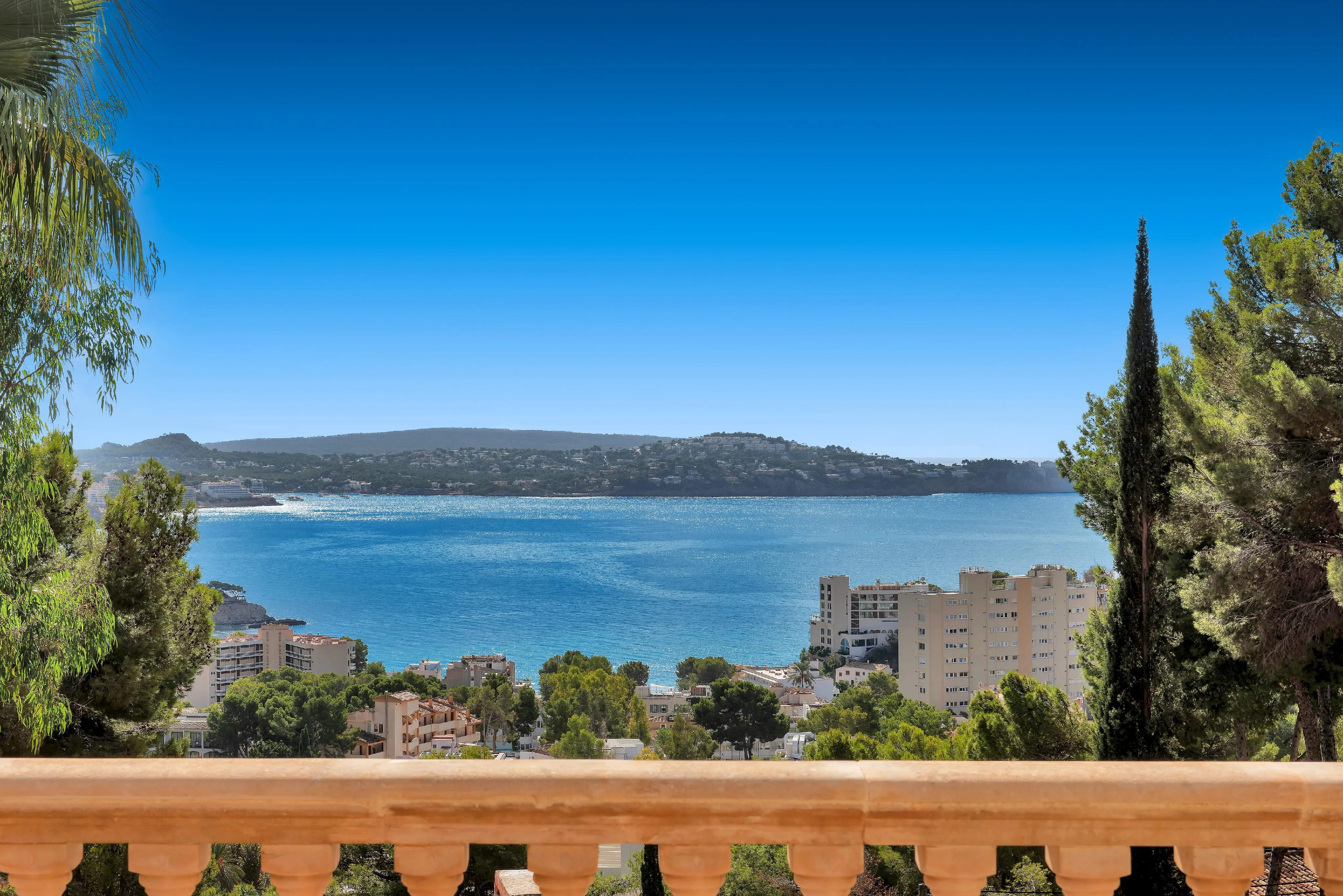 Mediterrane villa met zeezicht op een verhoogde locatie in Paguera-24