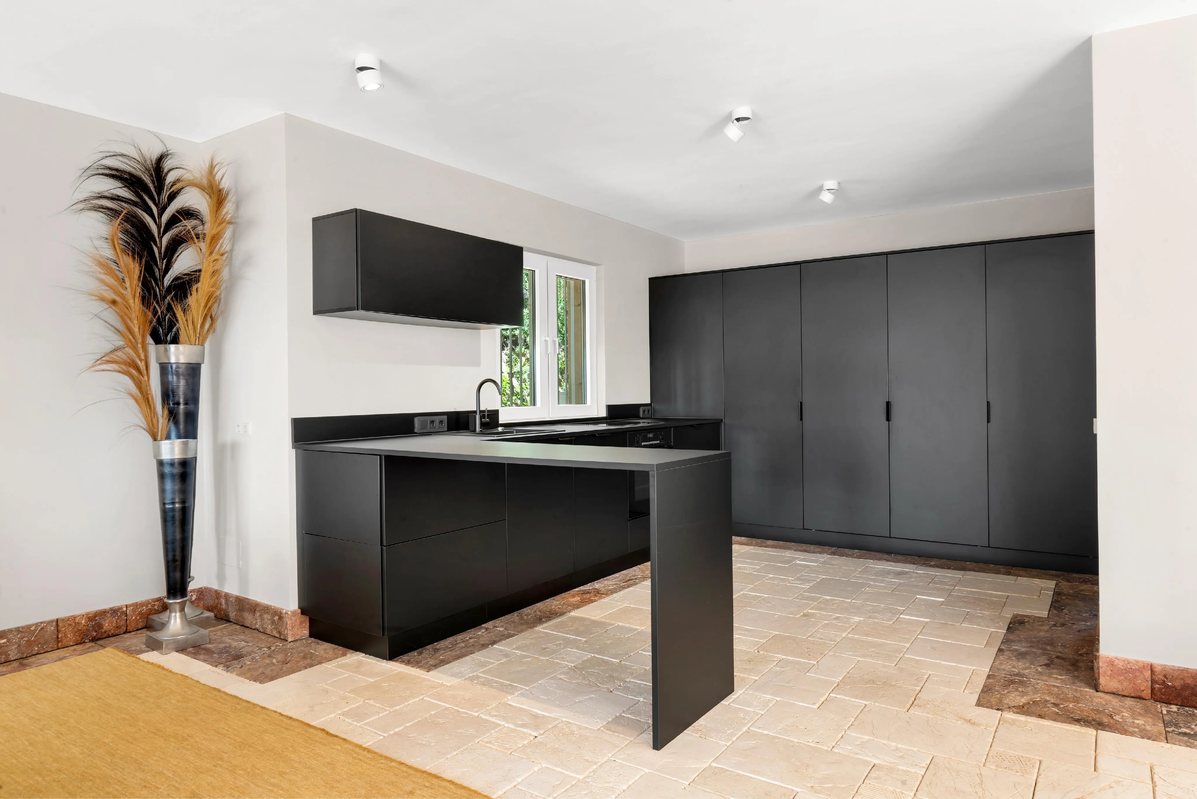 Mediterrane villa met zeezicht op een verhoogde locatie in Paguera-14