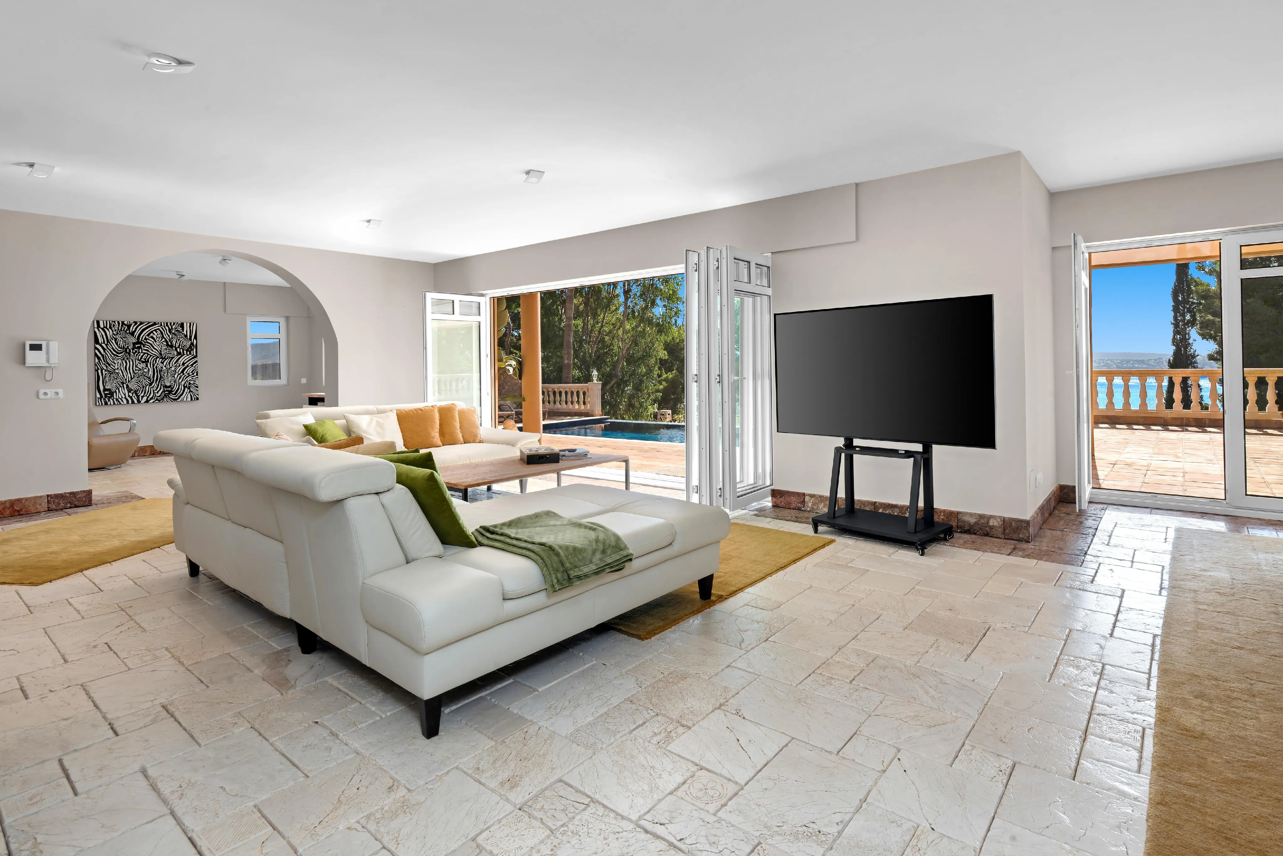 Mediterrane villa met zeezicht op een verhoogde locatie in Paguera-8