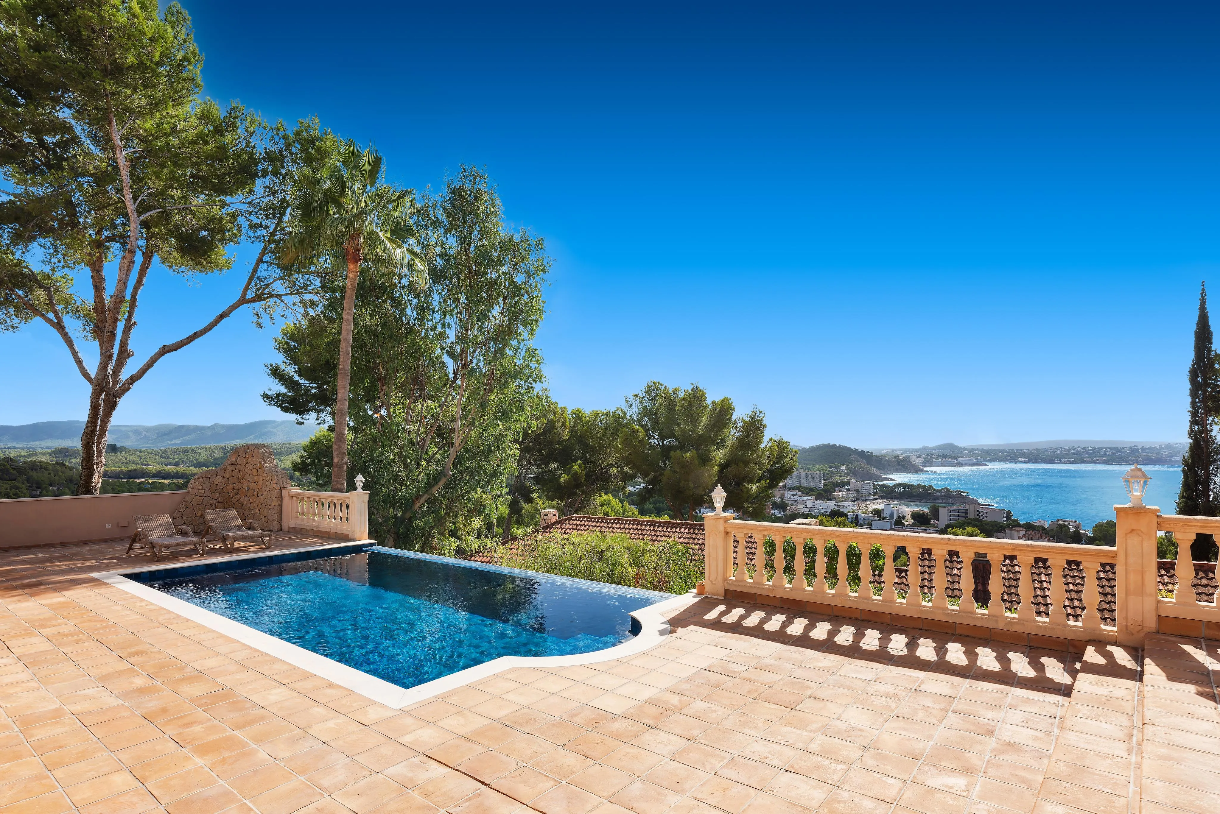 Mediterranean villa with sea views in an elevated location in Paguera-2