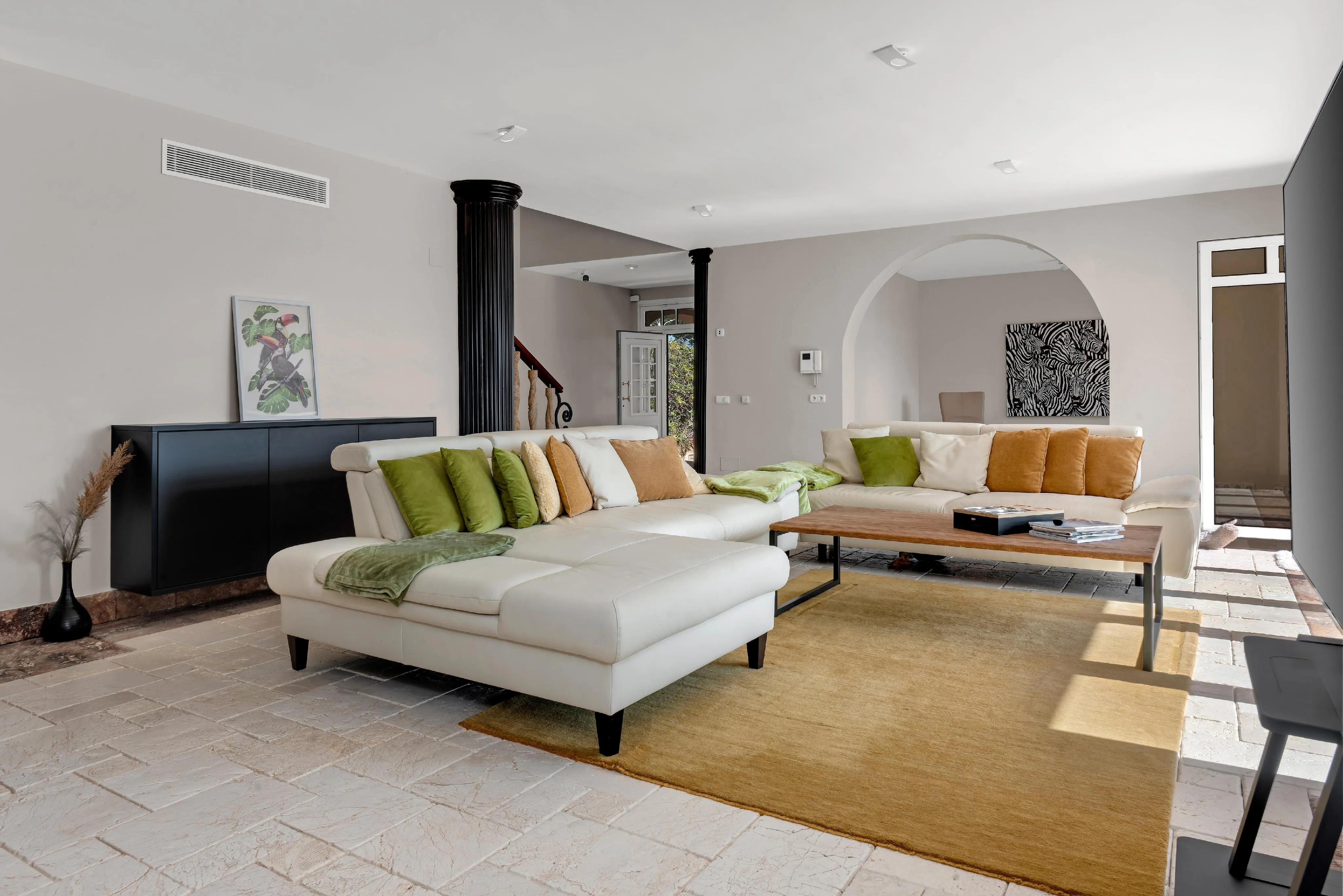 Mediterranean villa with sea views in an elevated location in Paguera-12