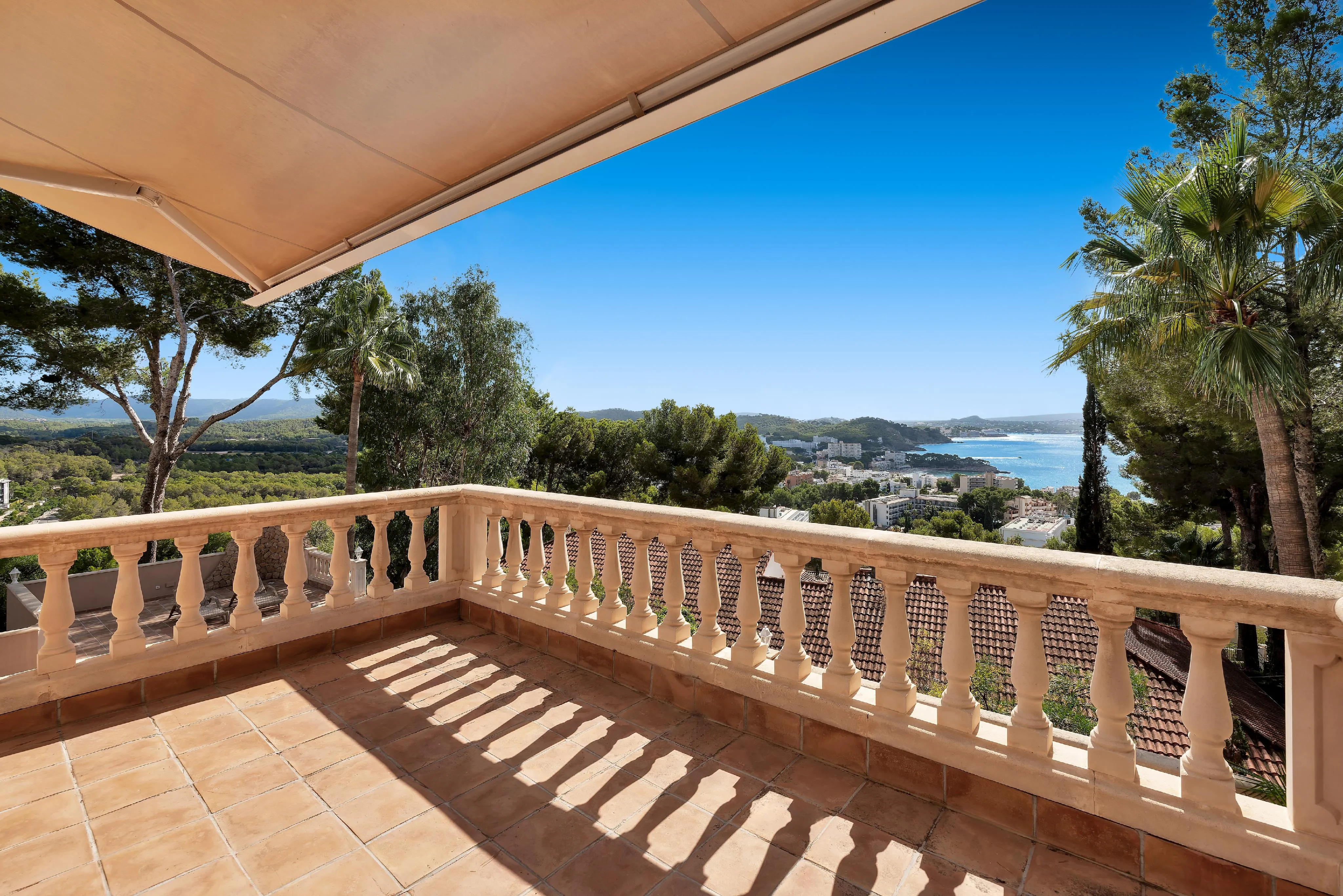 Mediterranean villa with sea views in an elevated location in Paguera-5