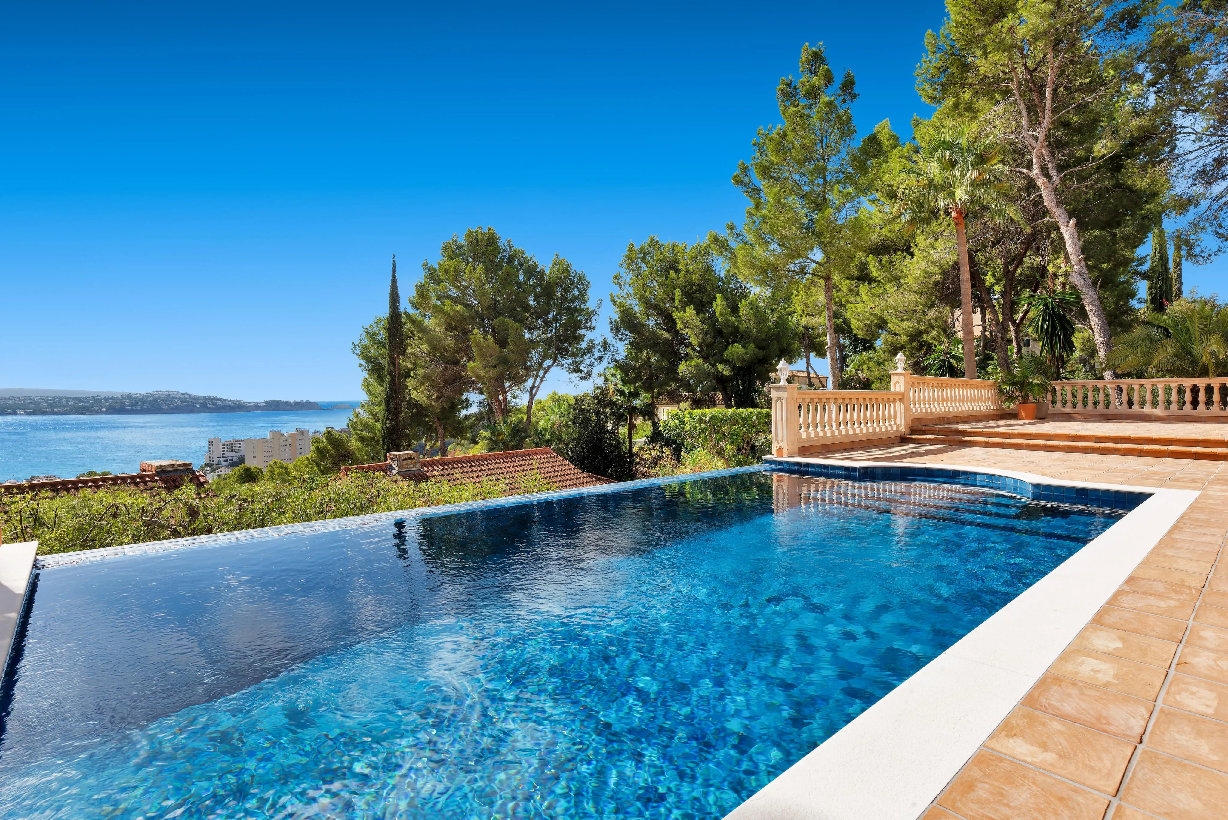 Mediterrane villa met zeezicht op een verhoogde locatie in Paguera-13