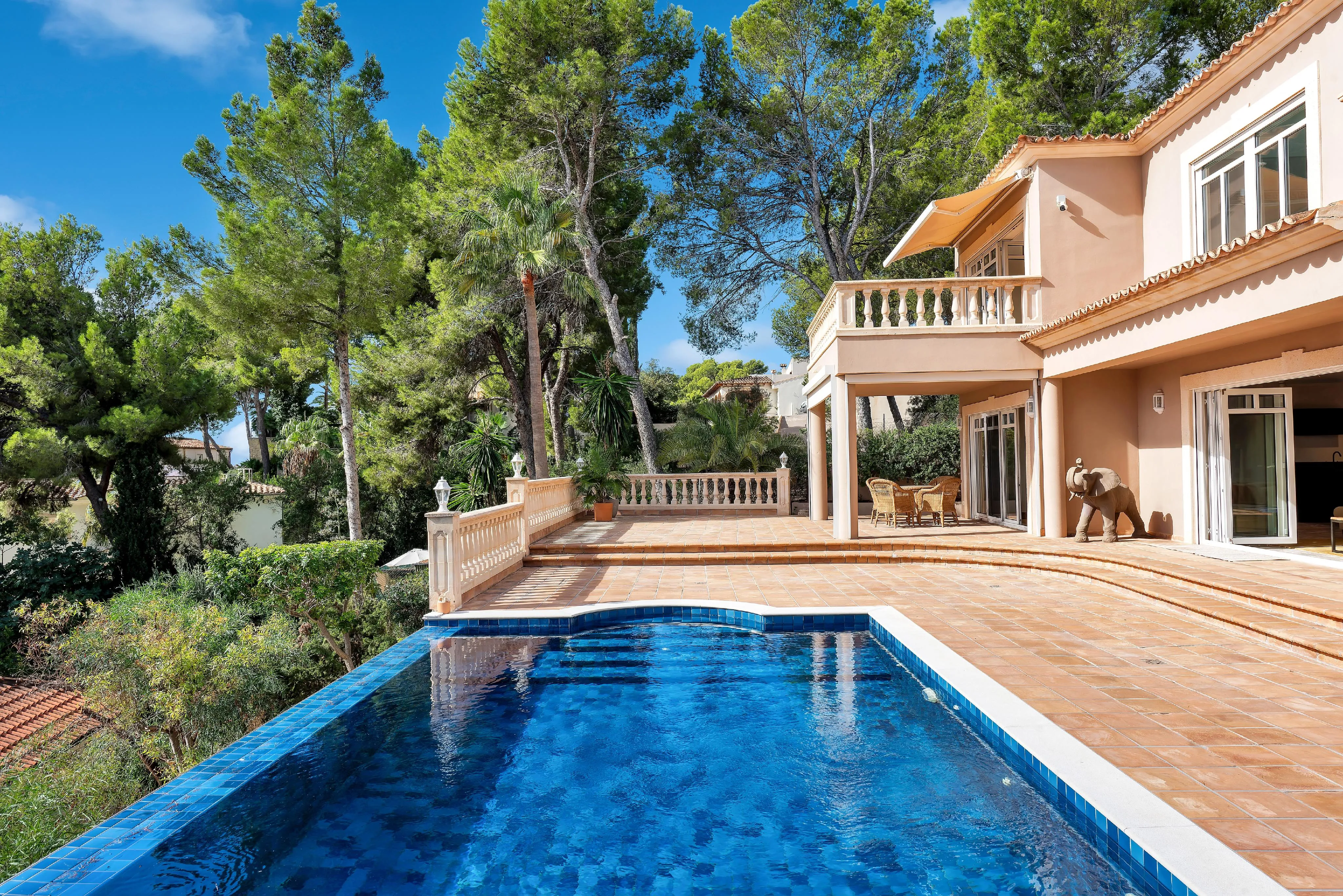 Mediterranean villa with sea views in an elevated location in Paguera-18