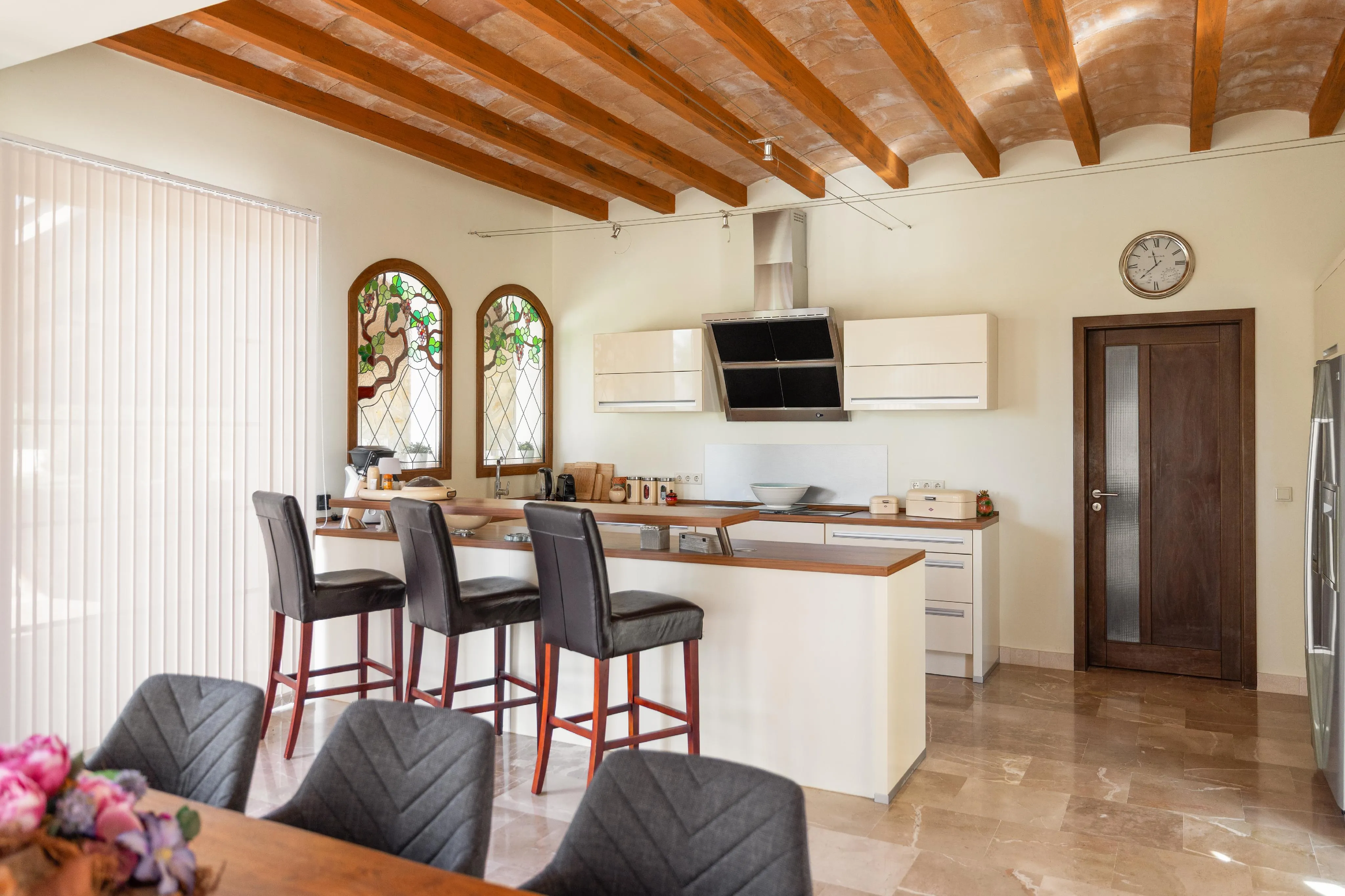 A finca of space and light in Santa María-6