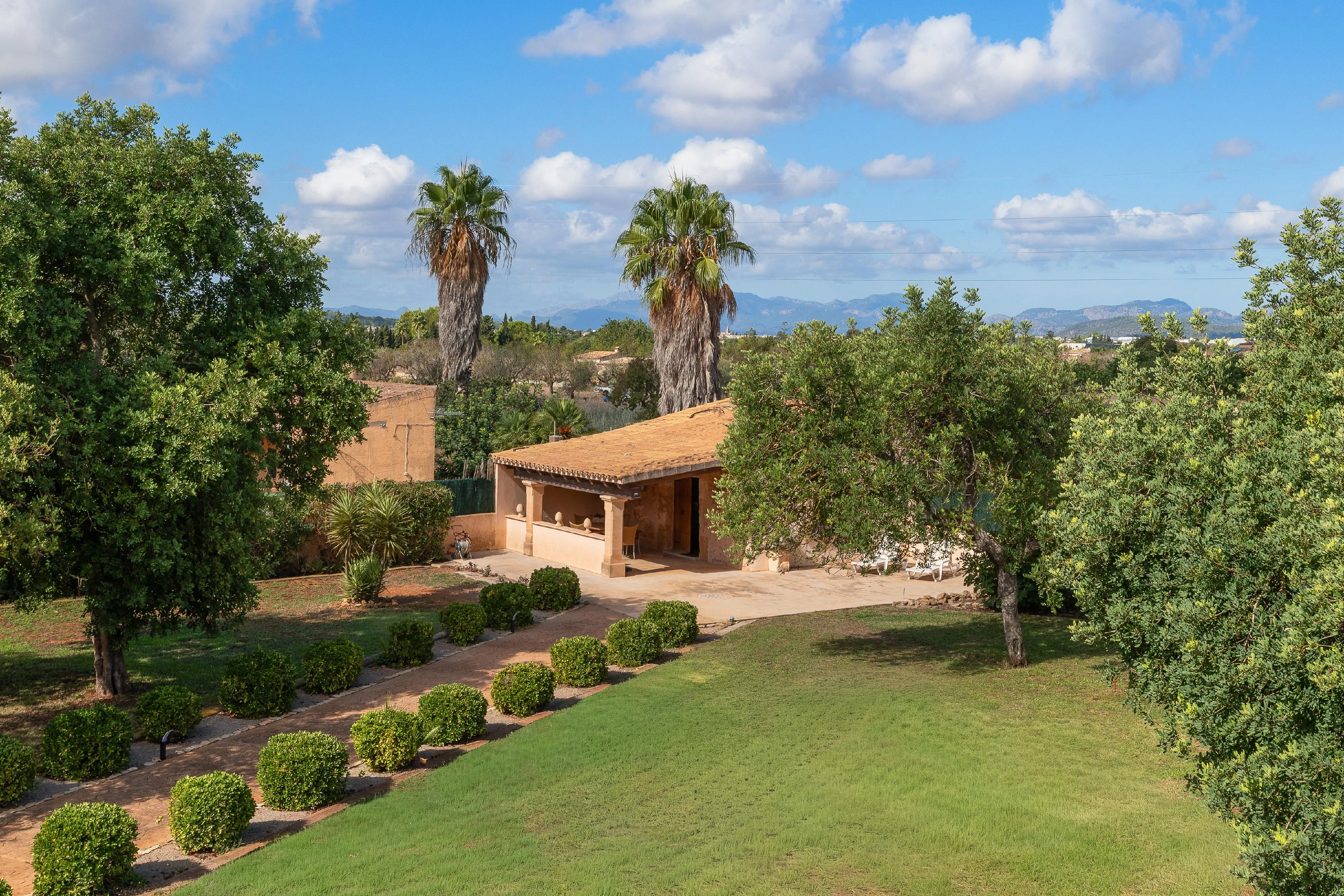 A finca of space and light in Santa María-15