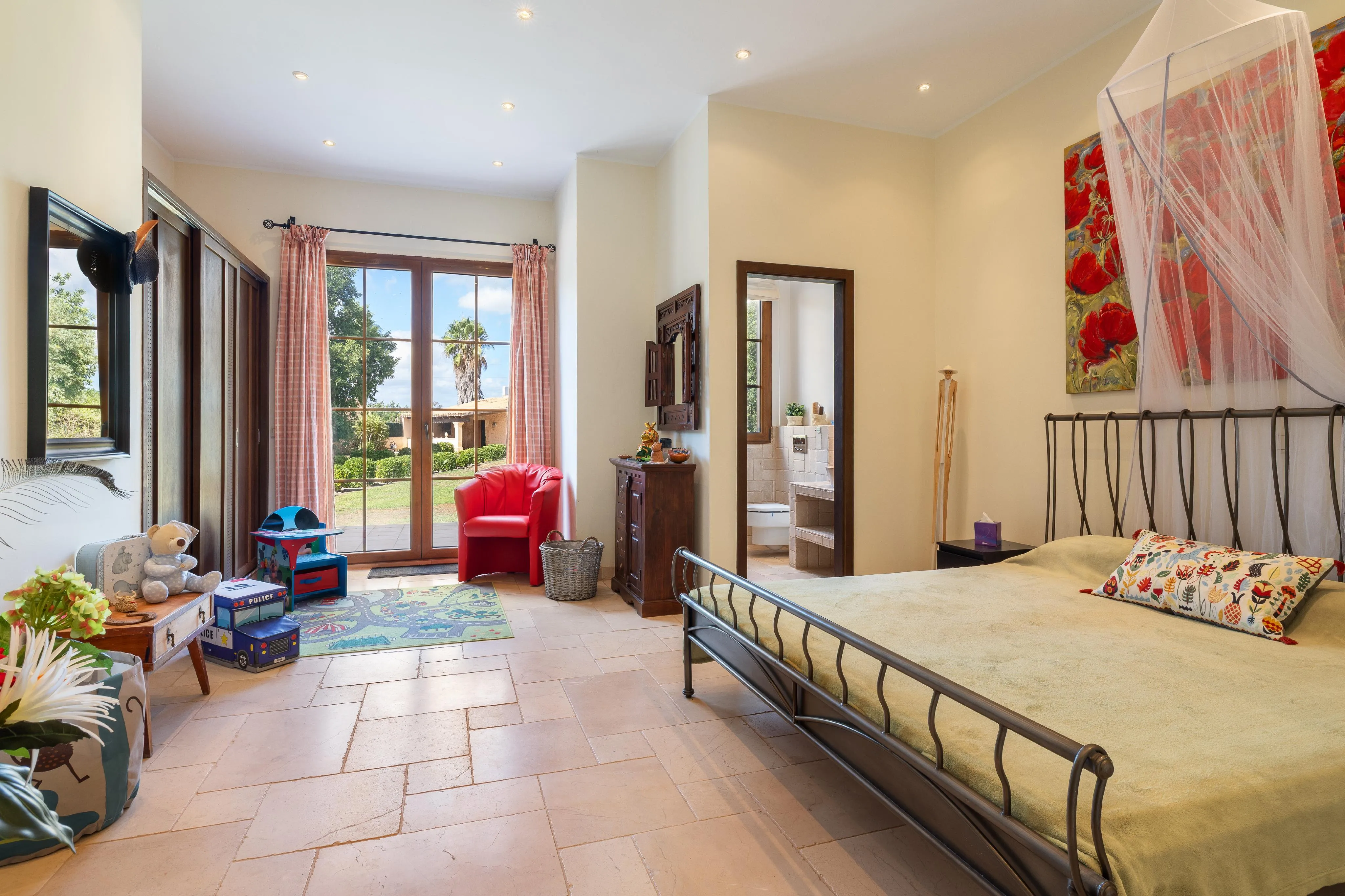 A finca of space and light in Santa María-10