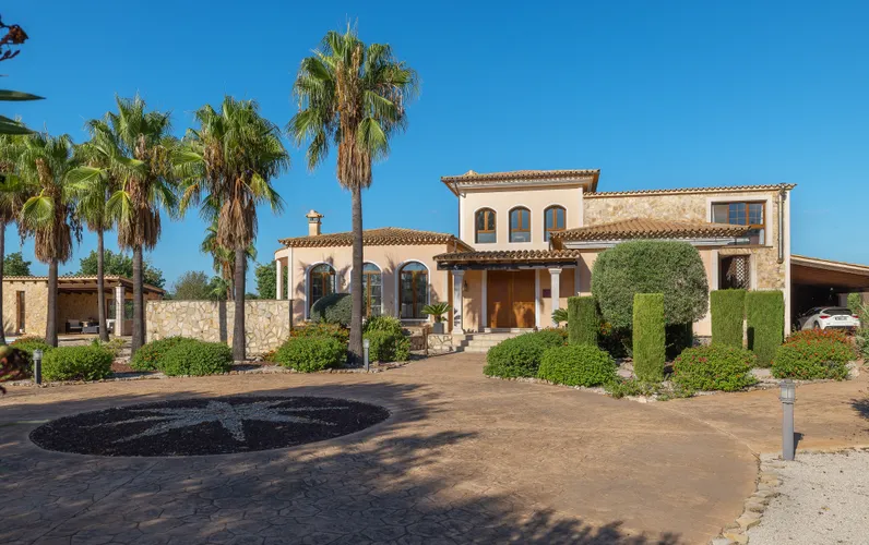 A finca of space and light in Santa María