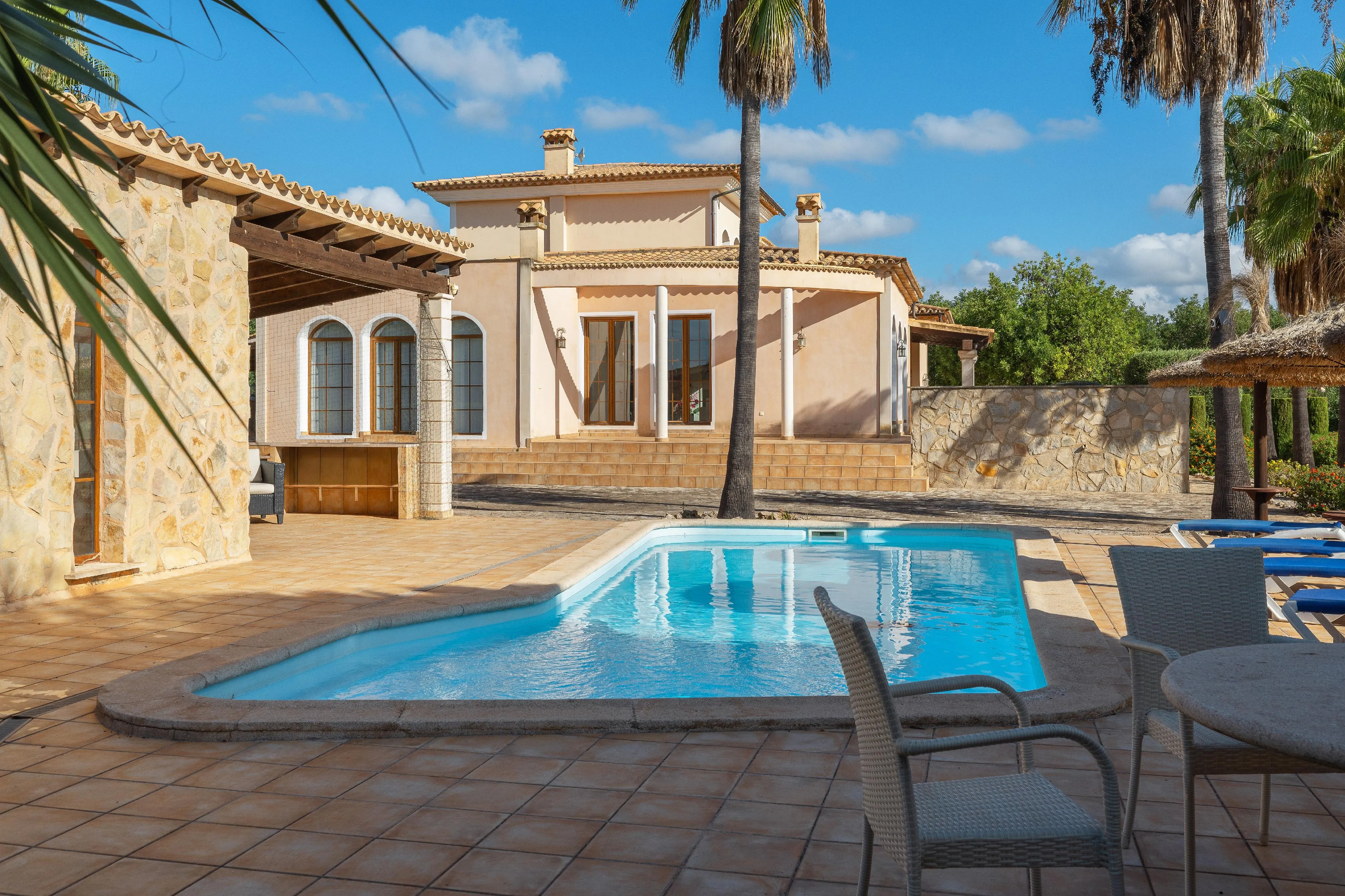 A finca of space and light in Santa María-13