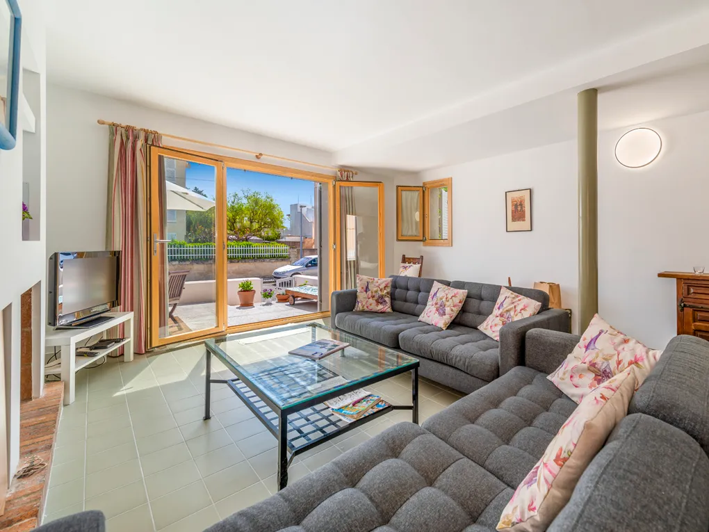 Современный, отдельно стоящий дом в непосредственной близости от пляжа-1