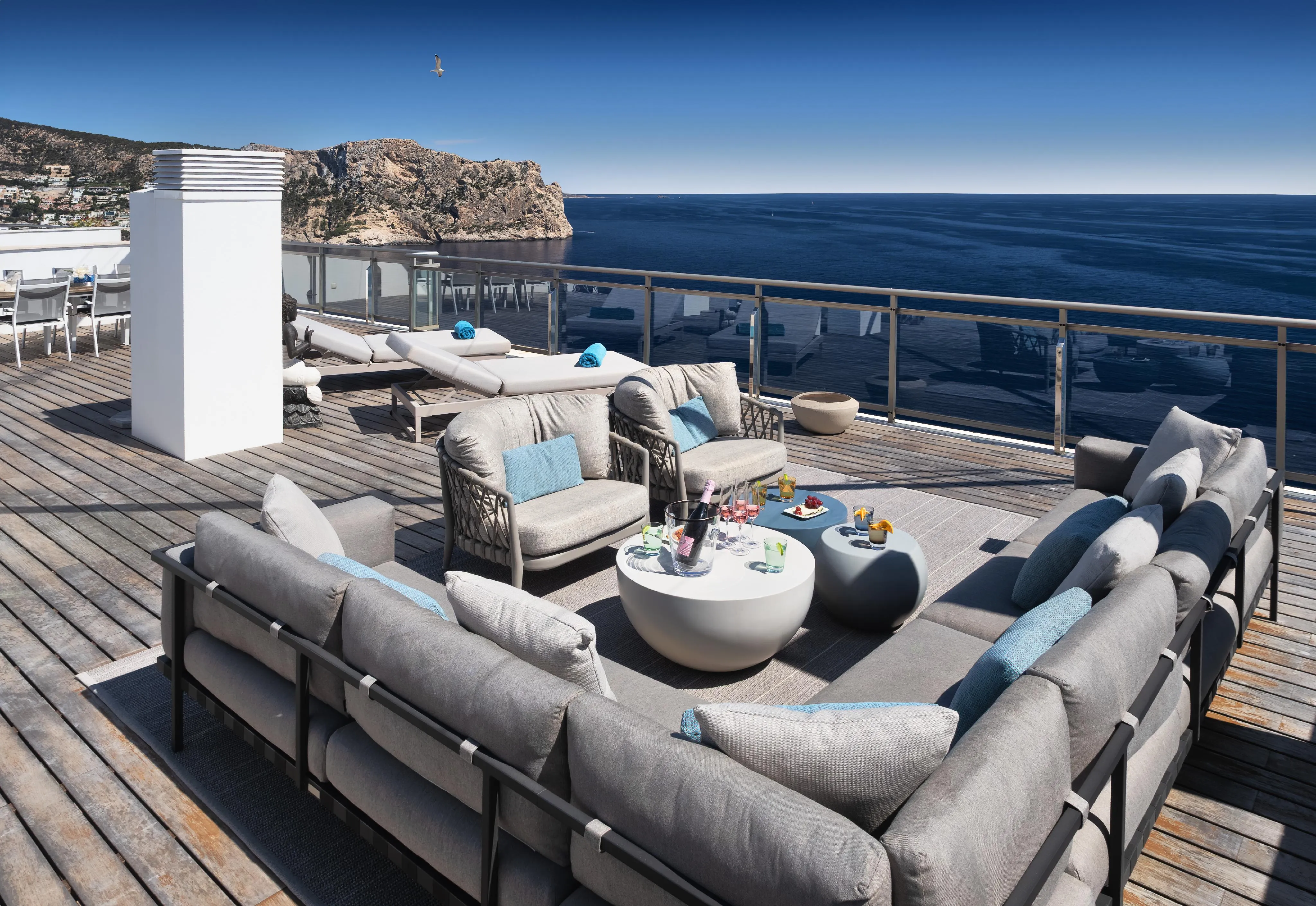 Penthouse moderne avec vue spectaculaire à 360° sur la mer-5