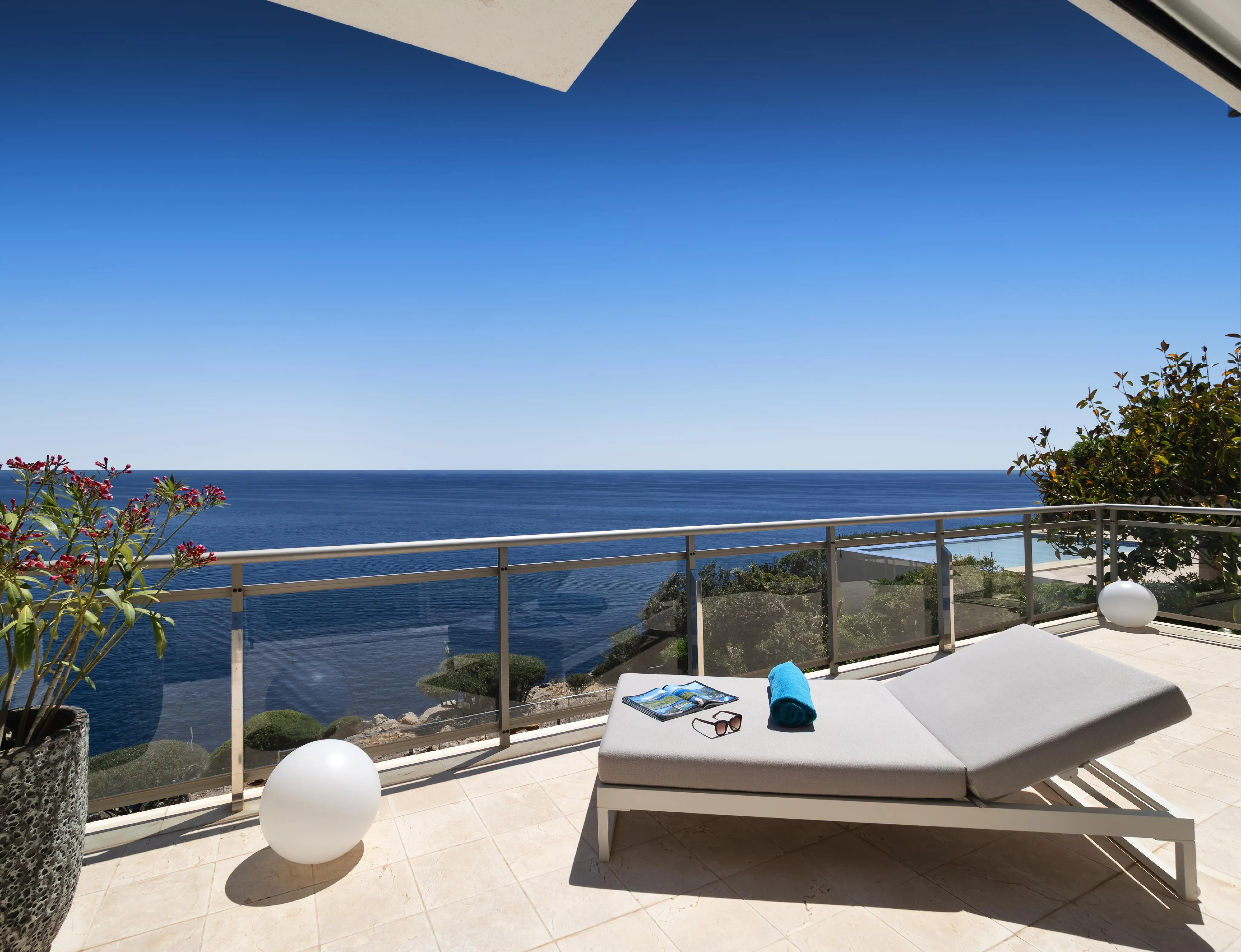 Modern penthouse with spectacular 360° sea views-16