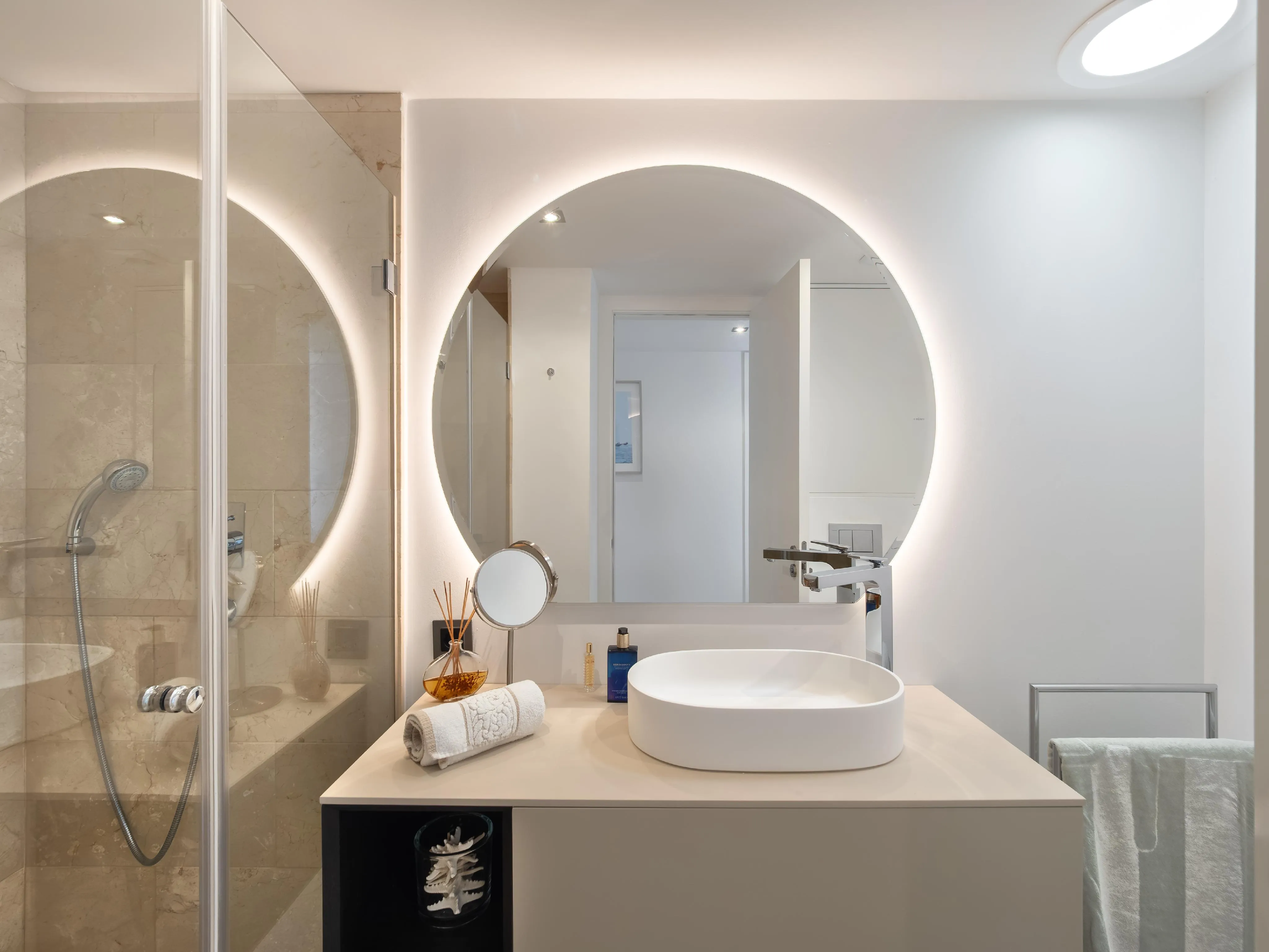 Modern penthouse met spectaculair 360° uitzicht op zee-13