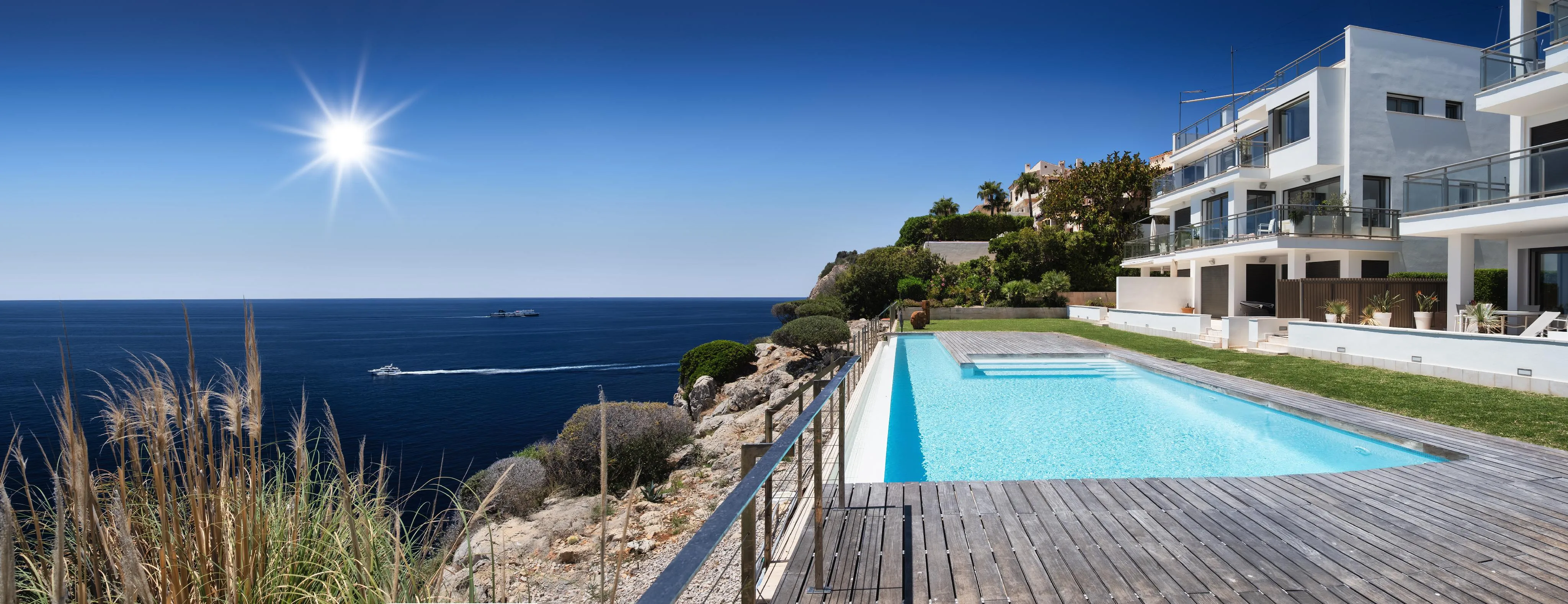 Modern penthouse with spectacular 360° sea views-1