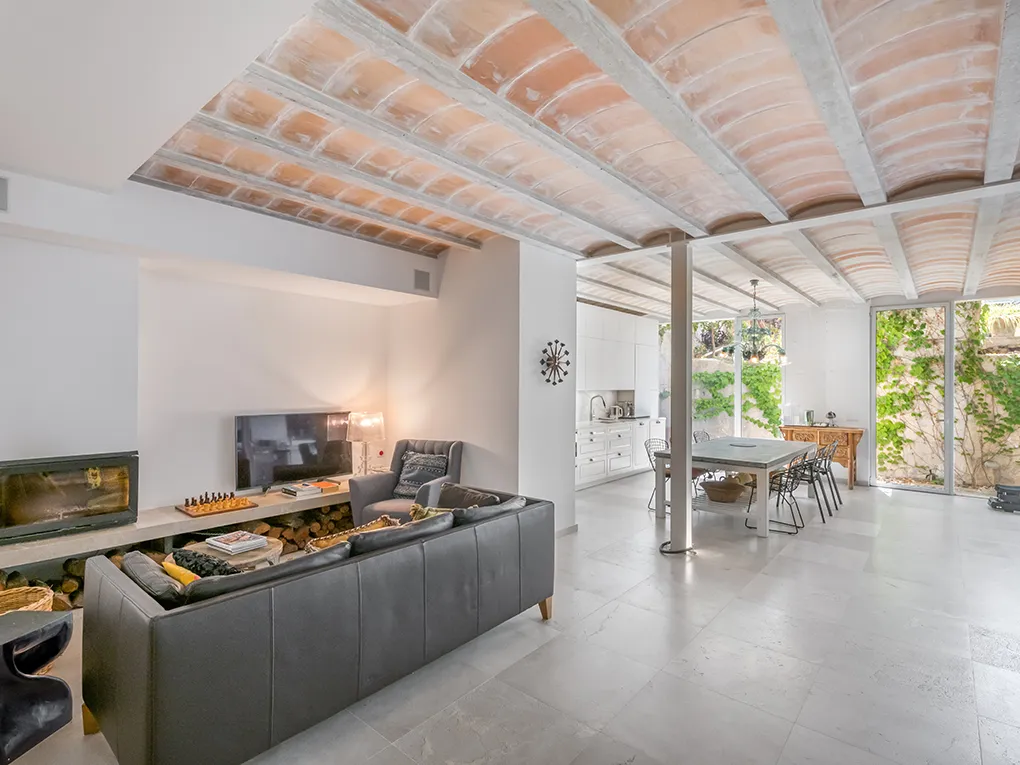 Espectacular casa de primera clase con jardín y piscina-11