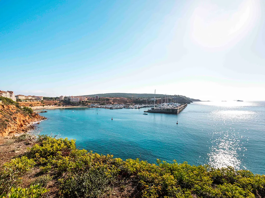 Townhouse in an exclusive sea-front Mediterranean community-3