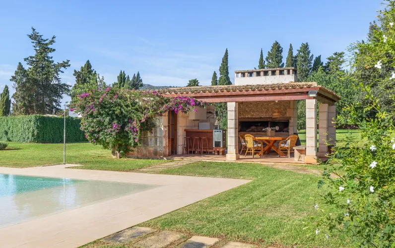 Piękny wiejski dom z basenem w pobliżu Llubi