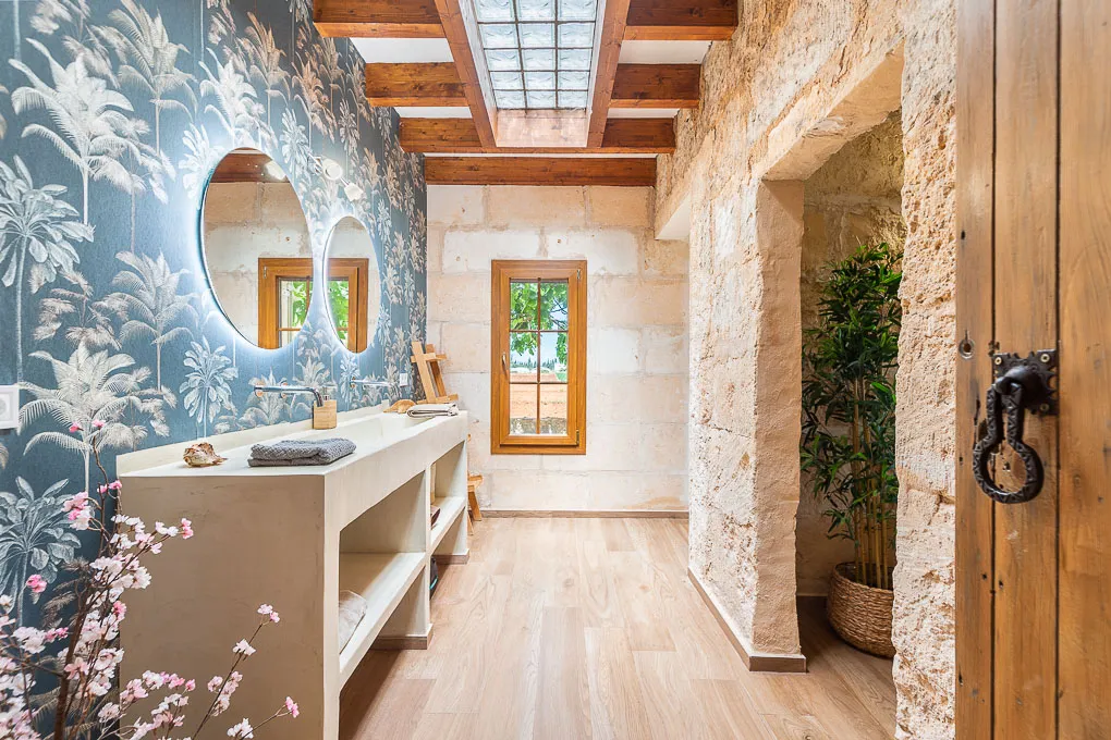 impressionant casa de camp amb piscina prop de Llubi-15