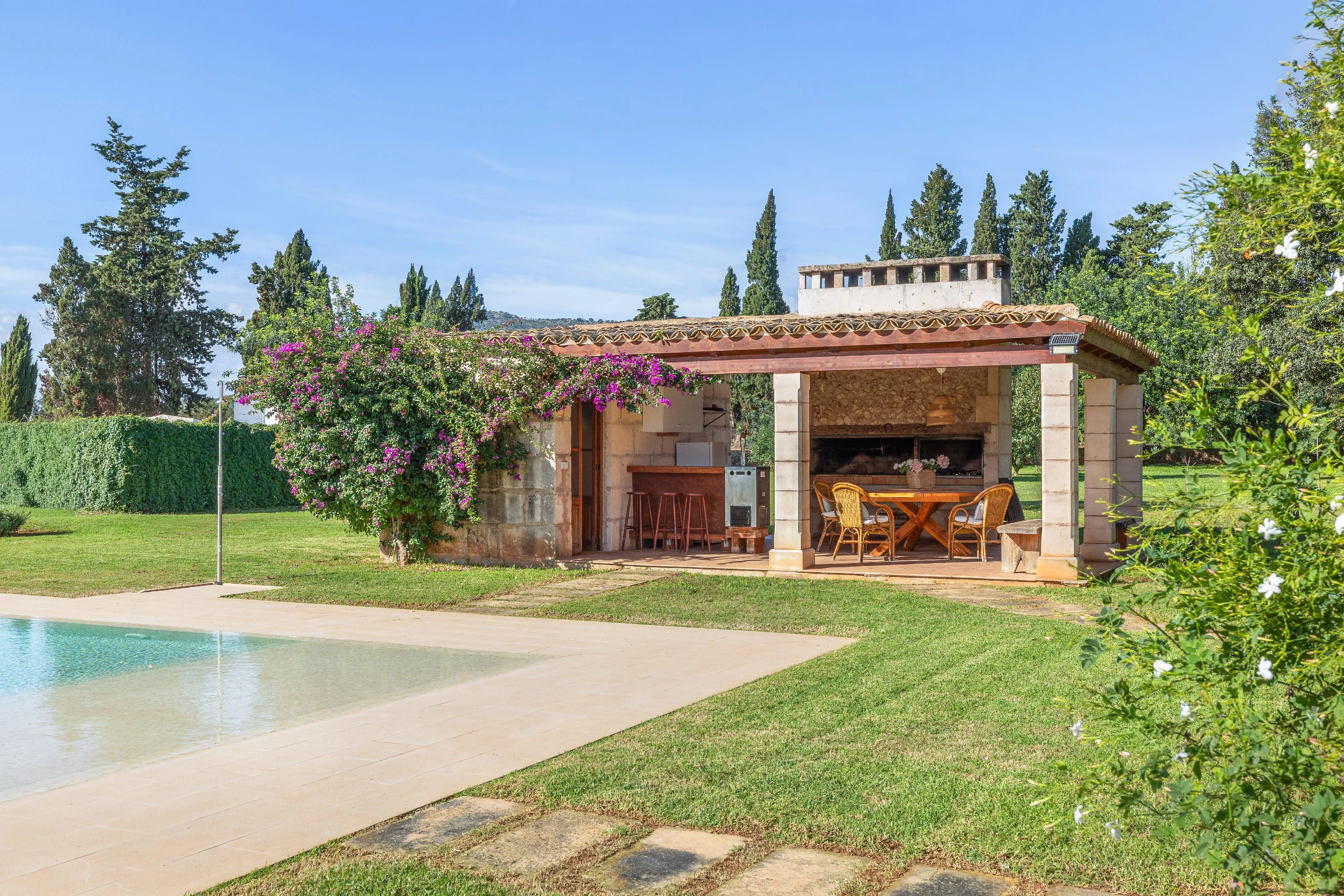 impressionant casa de camp amb piscina prop de Llubi-3