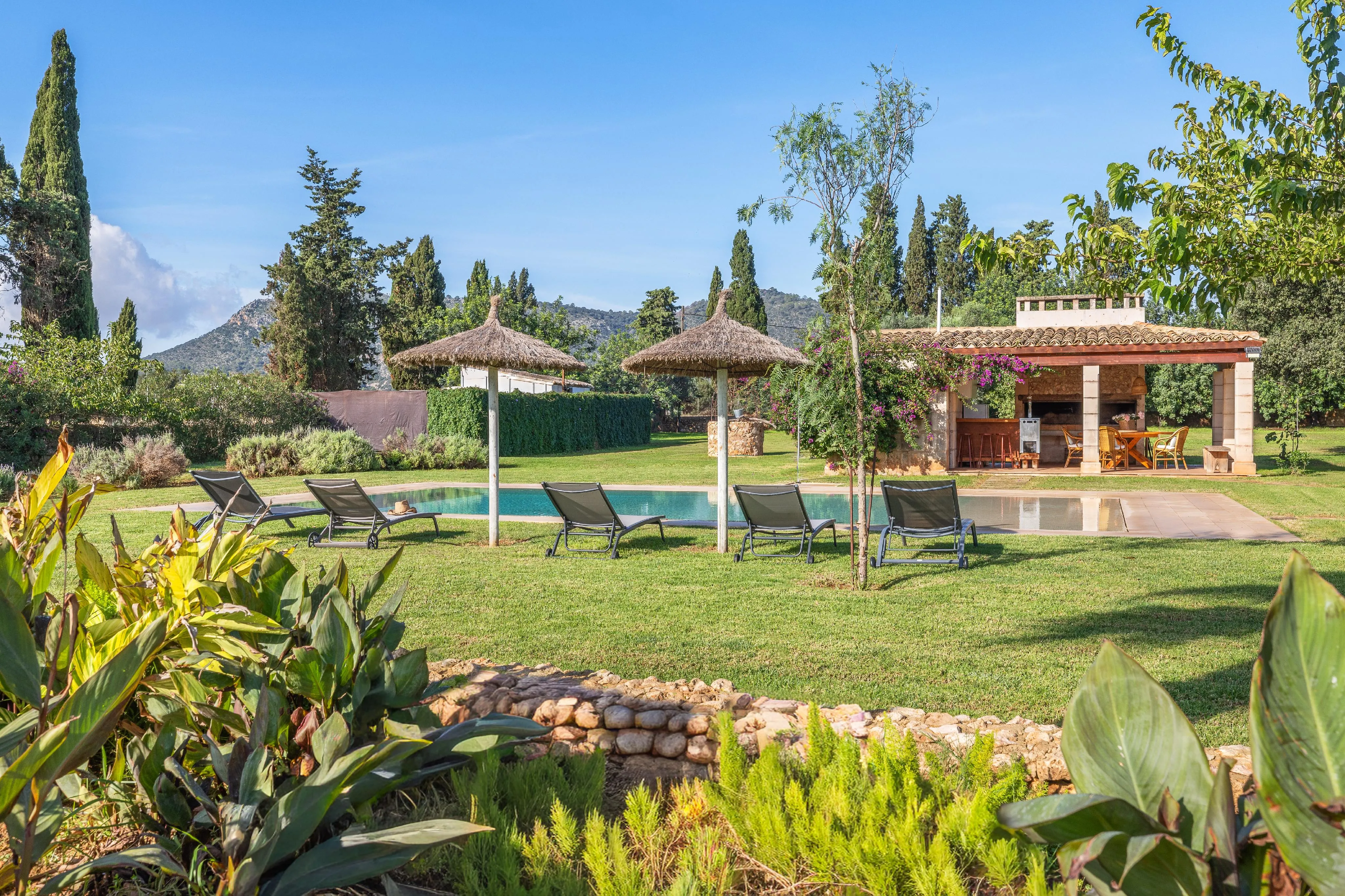 impressionant casa de camp amb piscina prop de Llubi-25