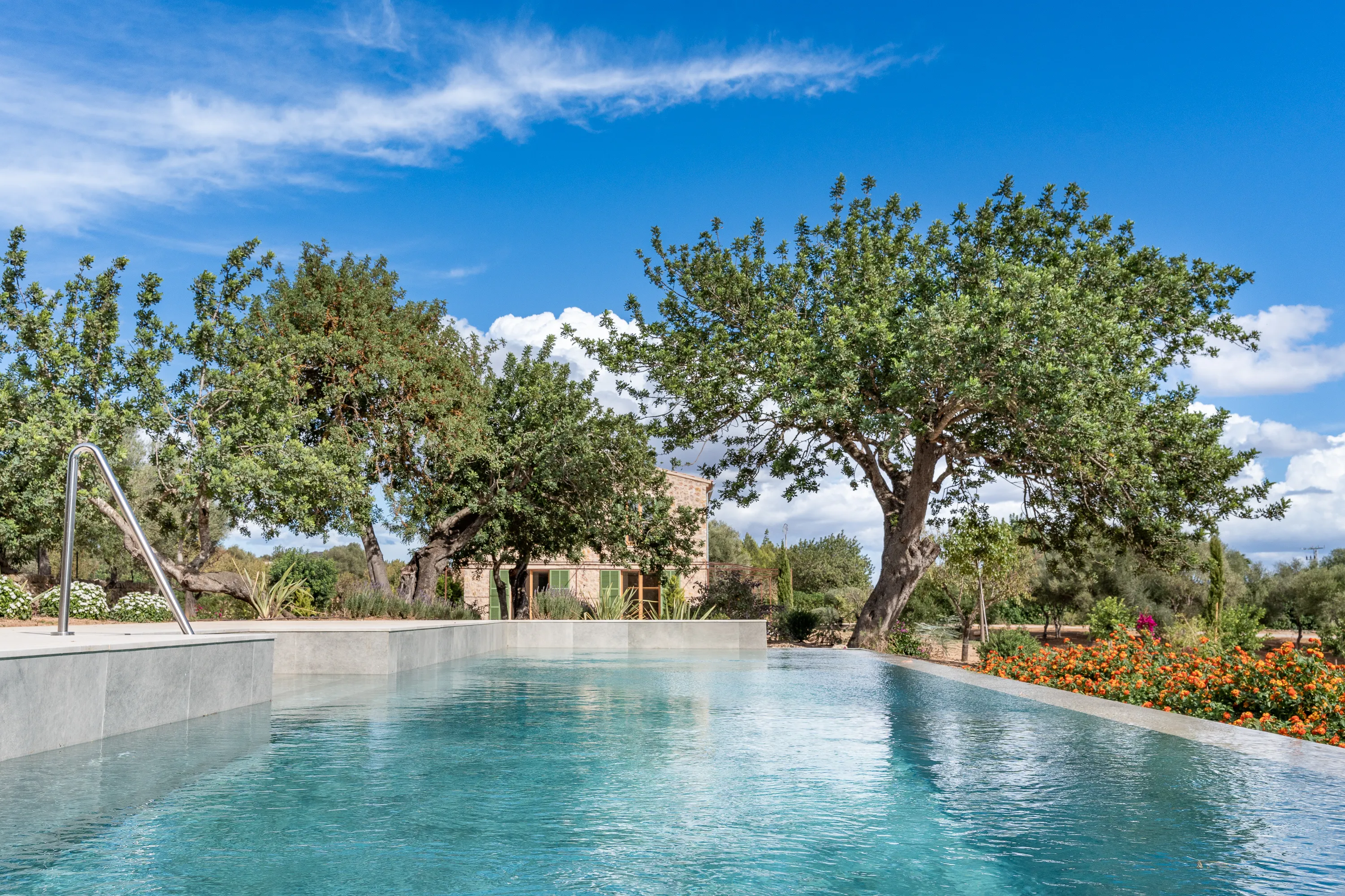 Outstanding new built estate in prime location-10