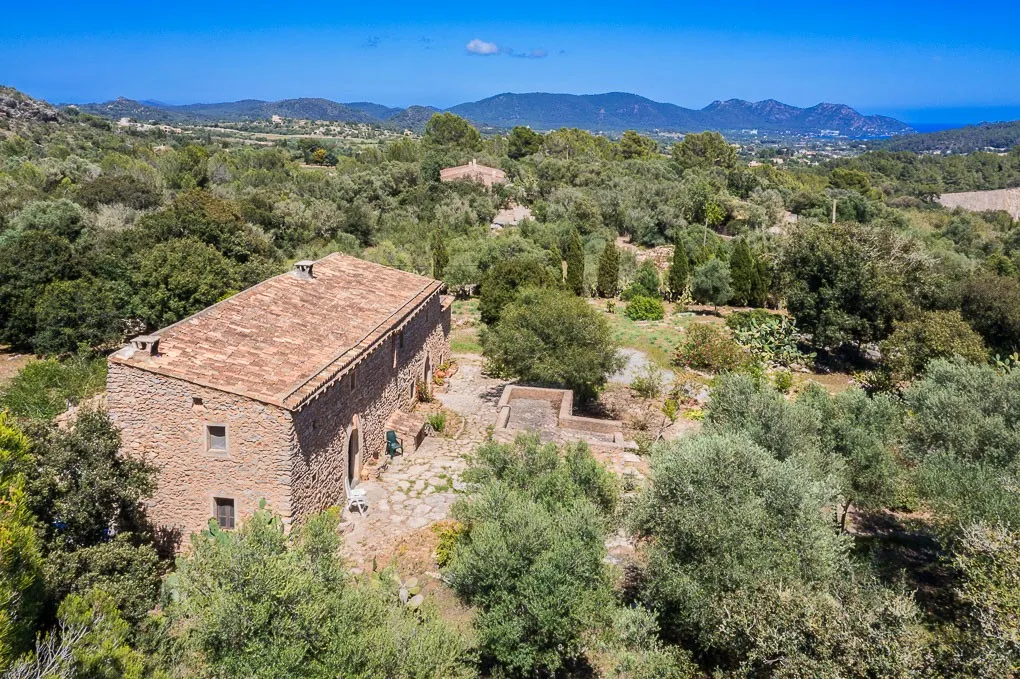 Finca storica con due unità abitative vicino a Son Servera-11