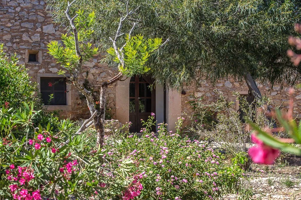 Finca storica con due unità abitative vicino a Son Servera-10