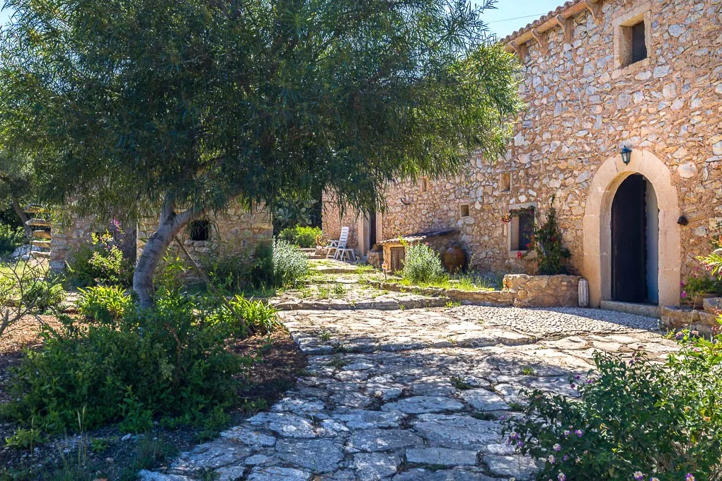 Finca storica con due unità abitative vicino a Son Servera-2