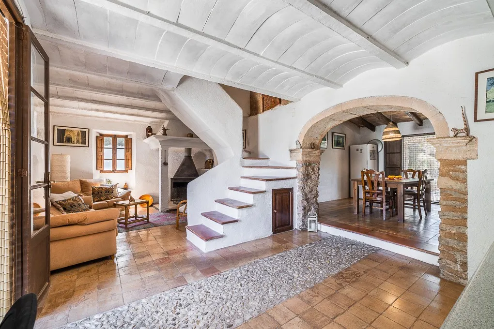 Finca storica con due unità abitative vicino a Son Servera-5