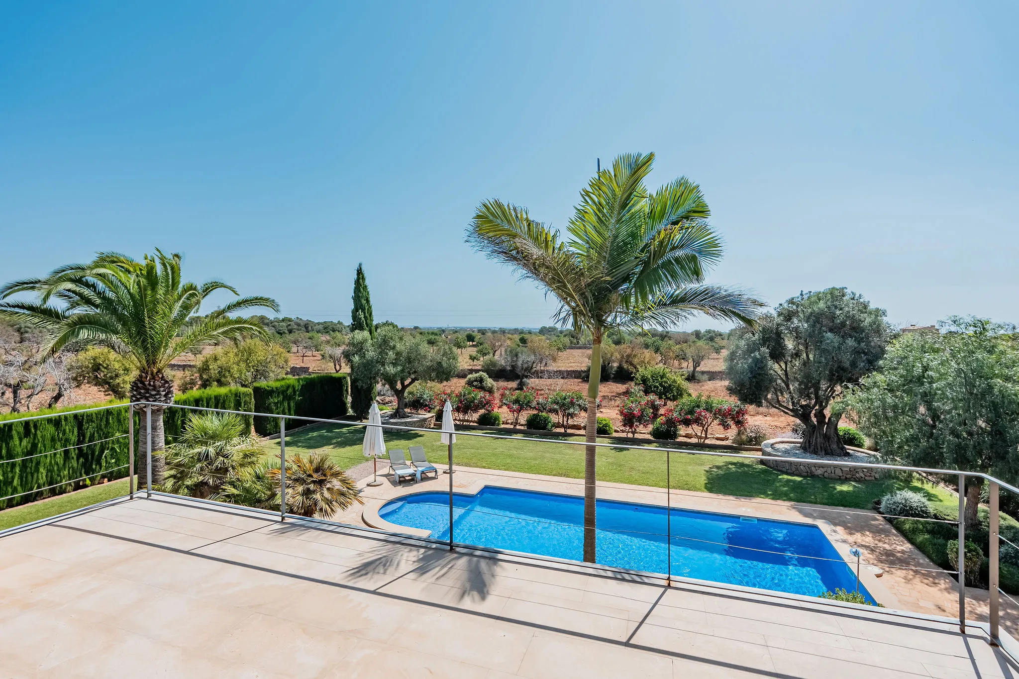 Stijlvolle natuurstenen finca met uitzicht op zee-11