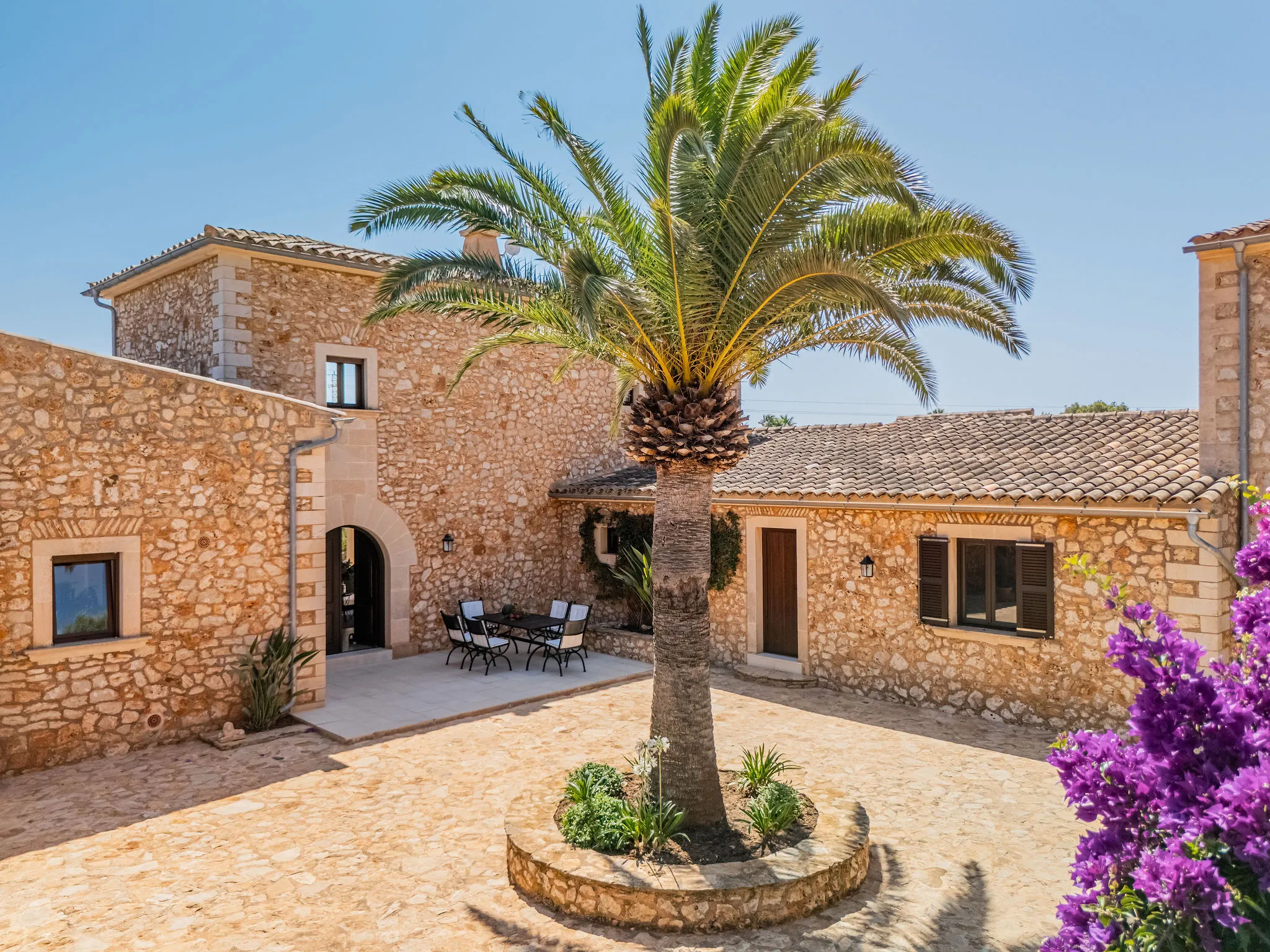 Stijlvolle natuurstenen finca met uitzicht op zee-18