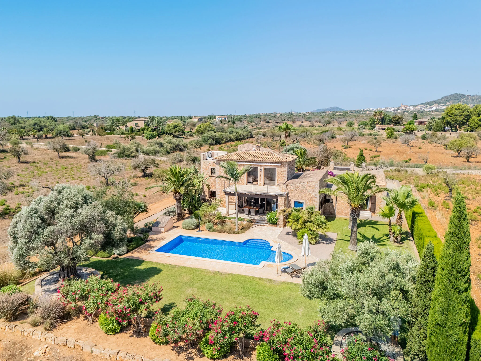 Stijlvolle natuurstenen finca met uitzicht op zee-21