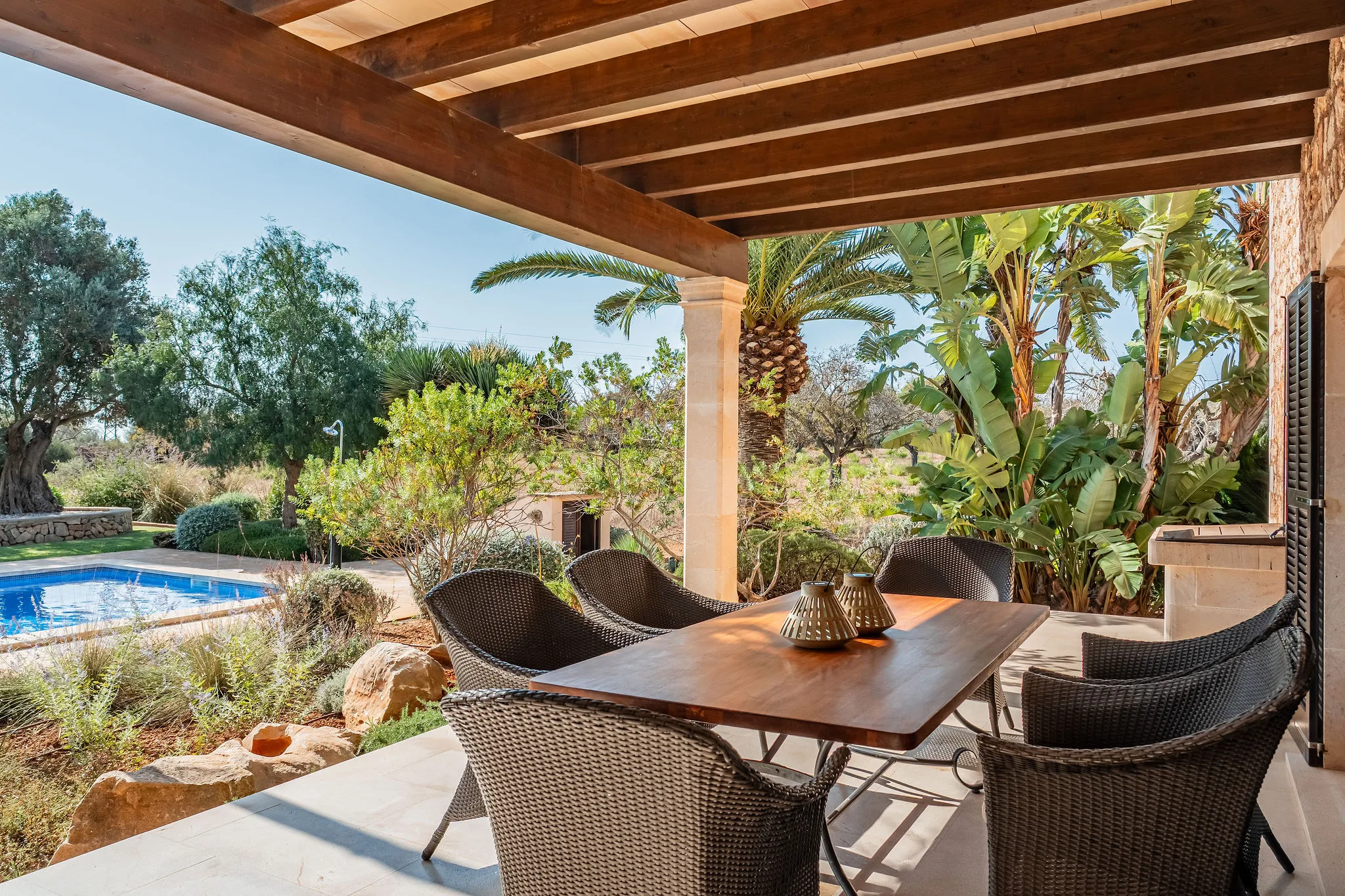 Stijlvolle natuurstenen finca met uitzicht op zee-7