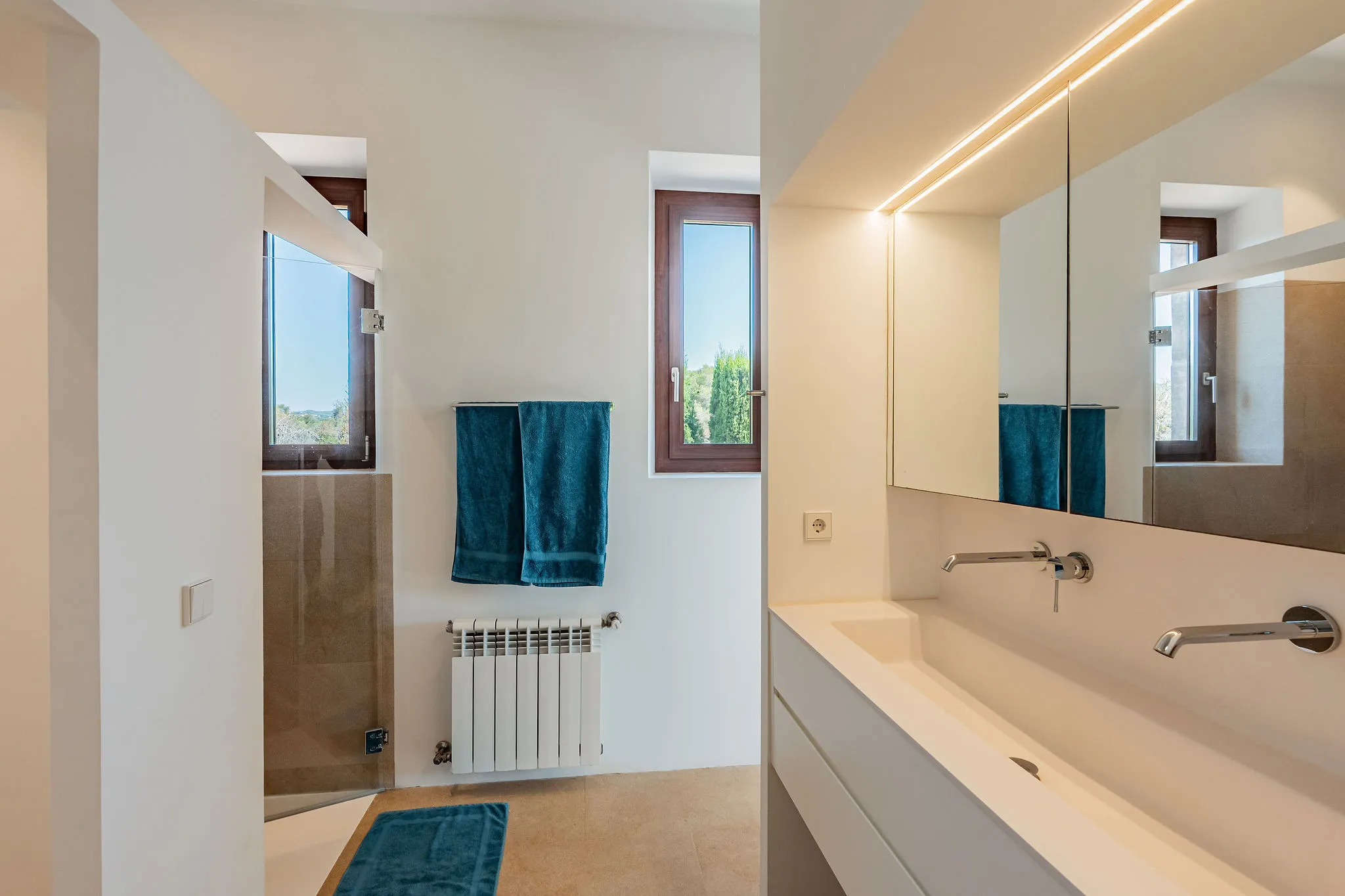 Stijlvolle natuurstenen finca met uitzicht op zee-9